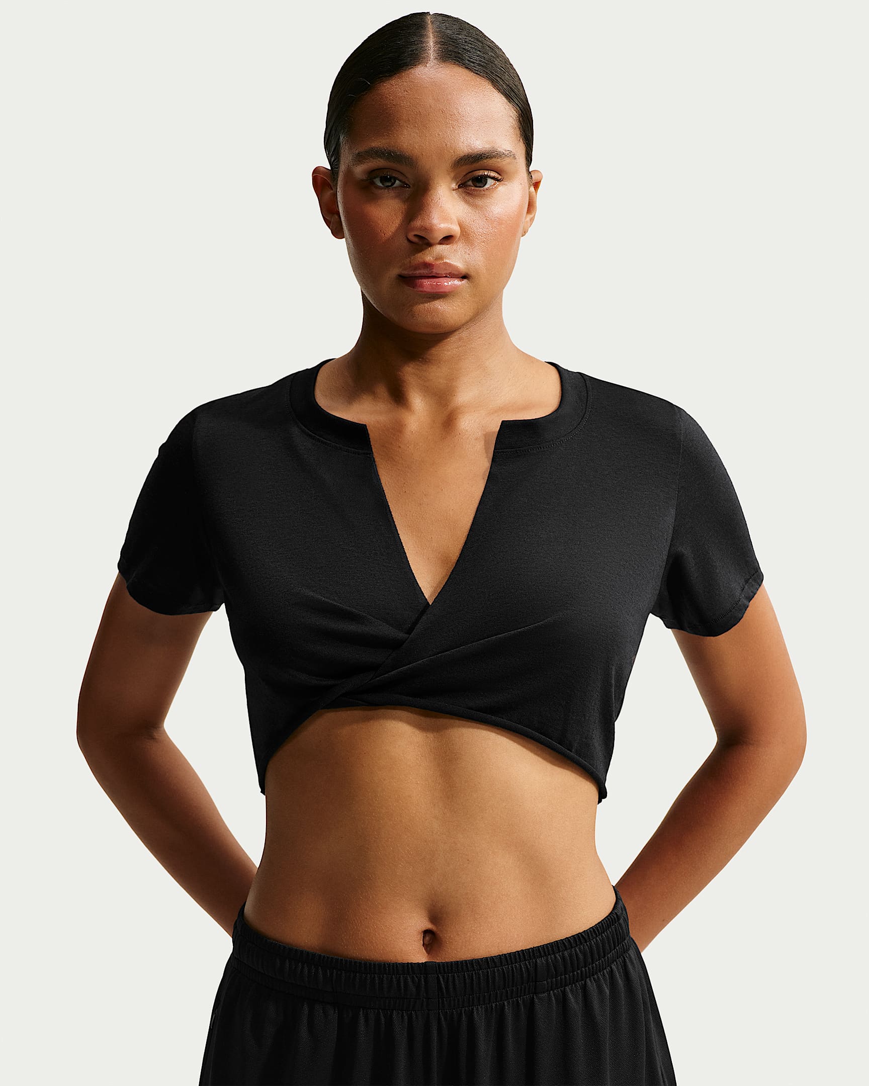 NikeSKIMS Performance Cotton Blend 女子速干 V 领短款扭结式短袖上衣 - NSKM Obsidian