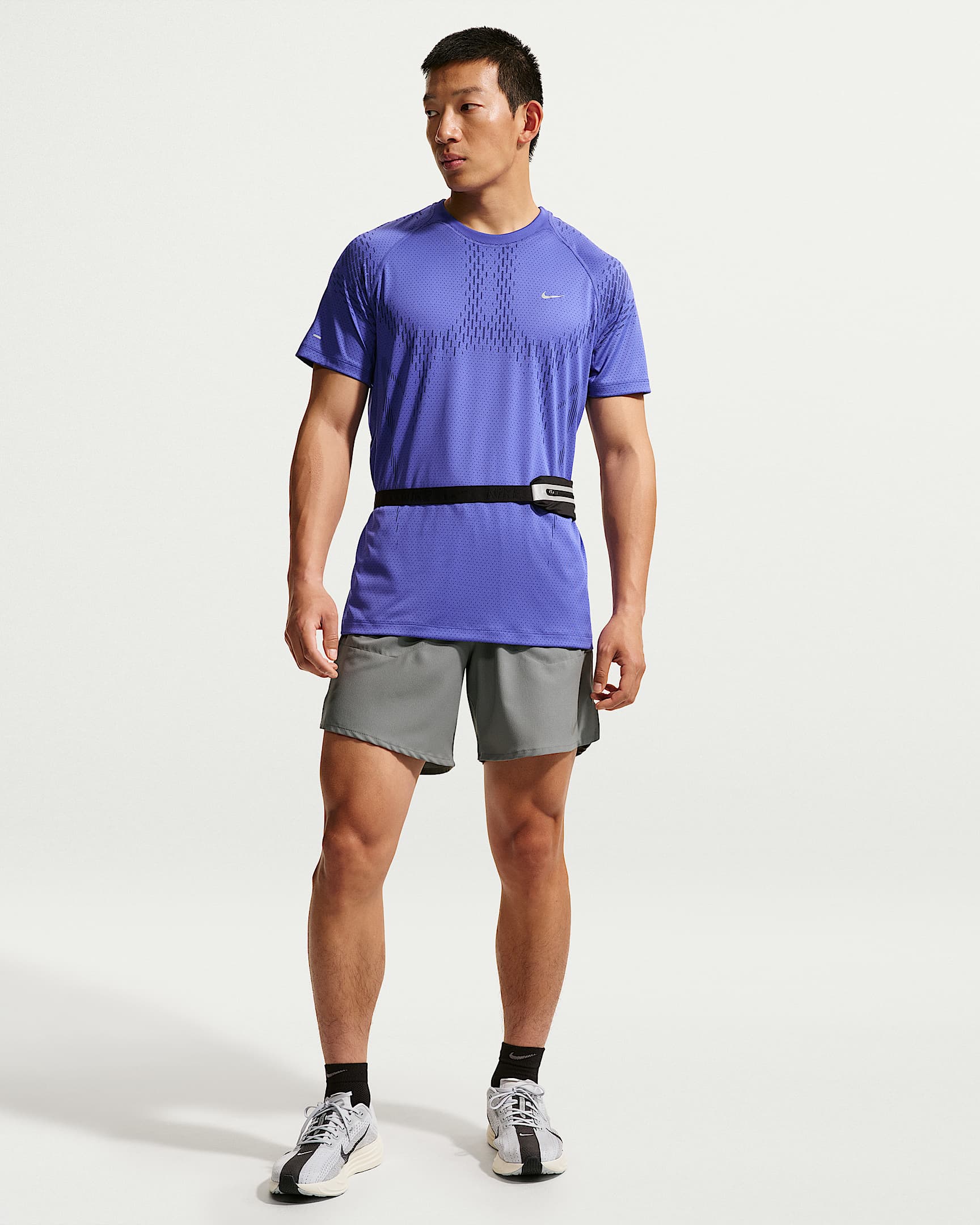 Nike Stride Dri-FIT 男子速干跑步短裤（无衬裤） - 烟灰