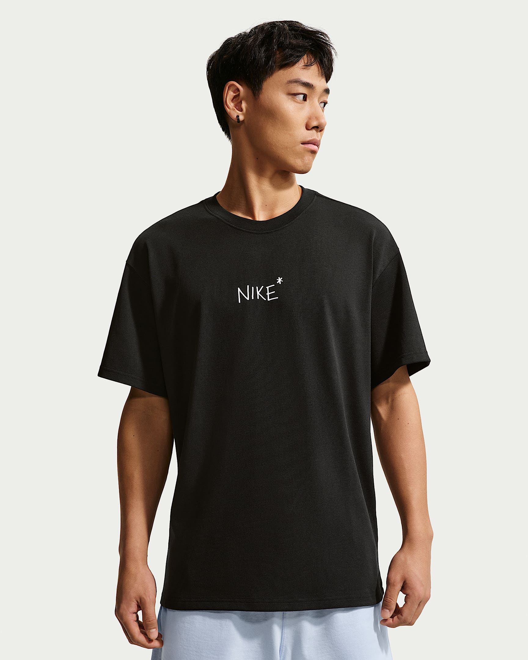 Nike Sportswear 男子T恤 - 黑