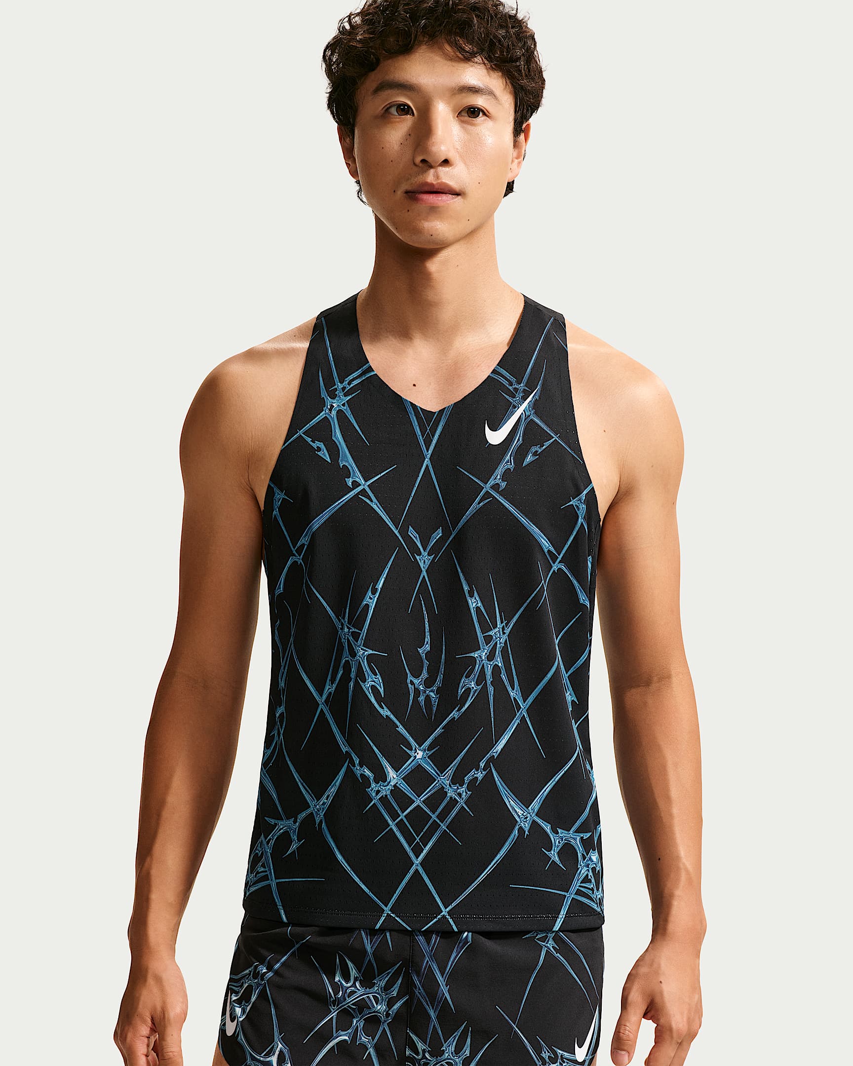 Nike AeroSwift Dri-FIT ADV 男子速干印花跑步背心 - 黑/白色