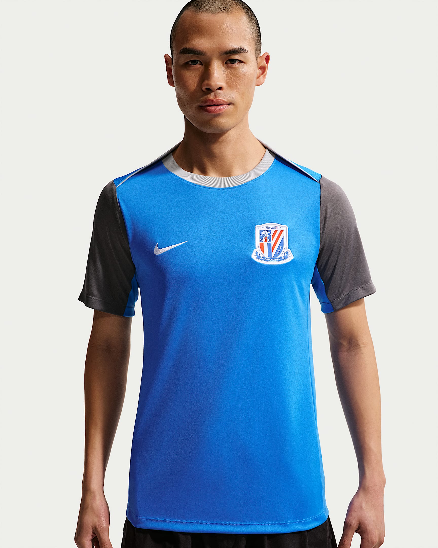 2026 赛季上海申花足球俱乐部 Nike Dri-FIT Academy Pro 男子速干短袖上衣 - 意大利蓝/暗灰/白色
