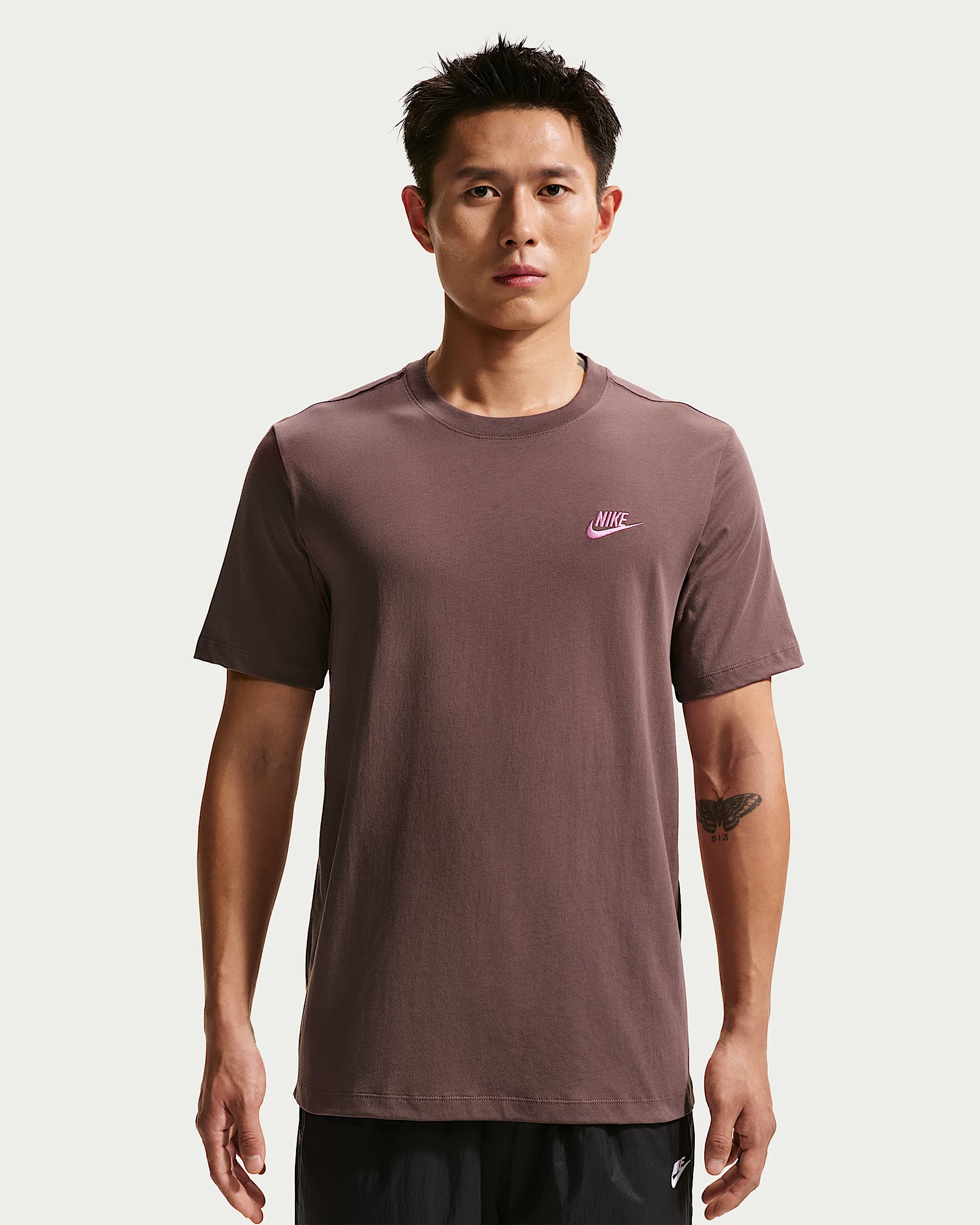 Nike Sportswear Club 男子刺绣柔软纯棉T恤 - 图腾黑紫