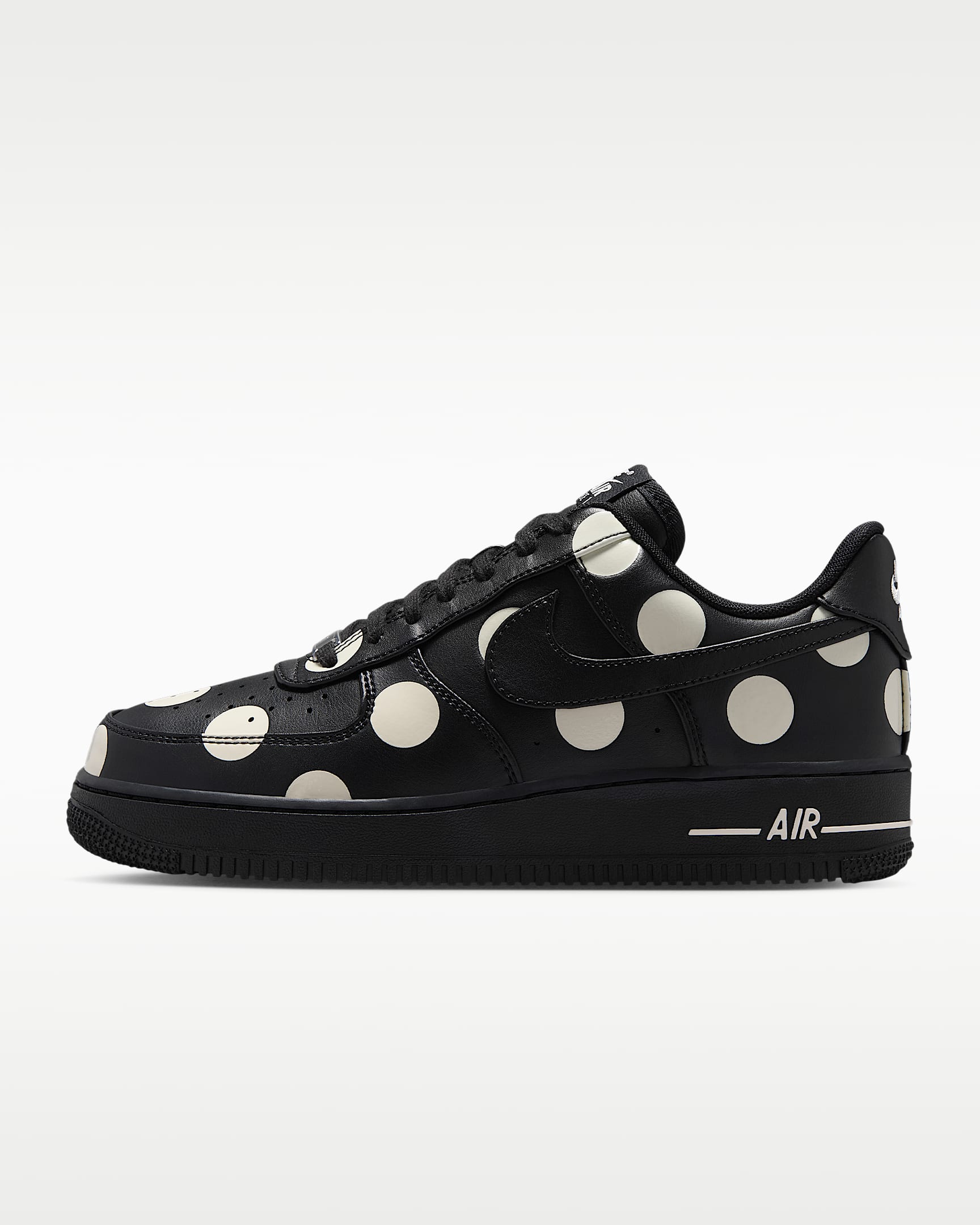 Nike Air Force 1 '07 女子空军一号运动鞋 - 黑/帆白/黑