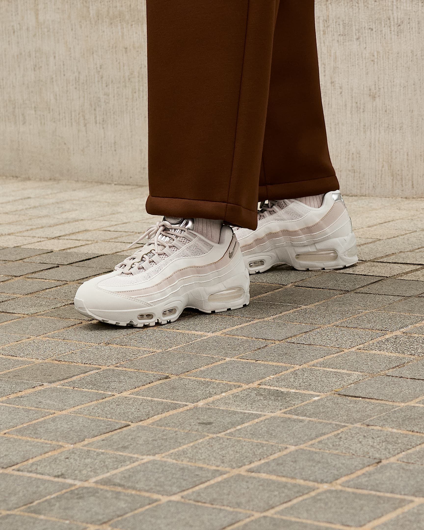 Nike Air Max 95 Big Bubble Chrome 女子运动鞋 - 浅骨色/奶白 II/帆白/金属银