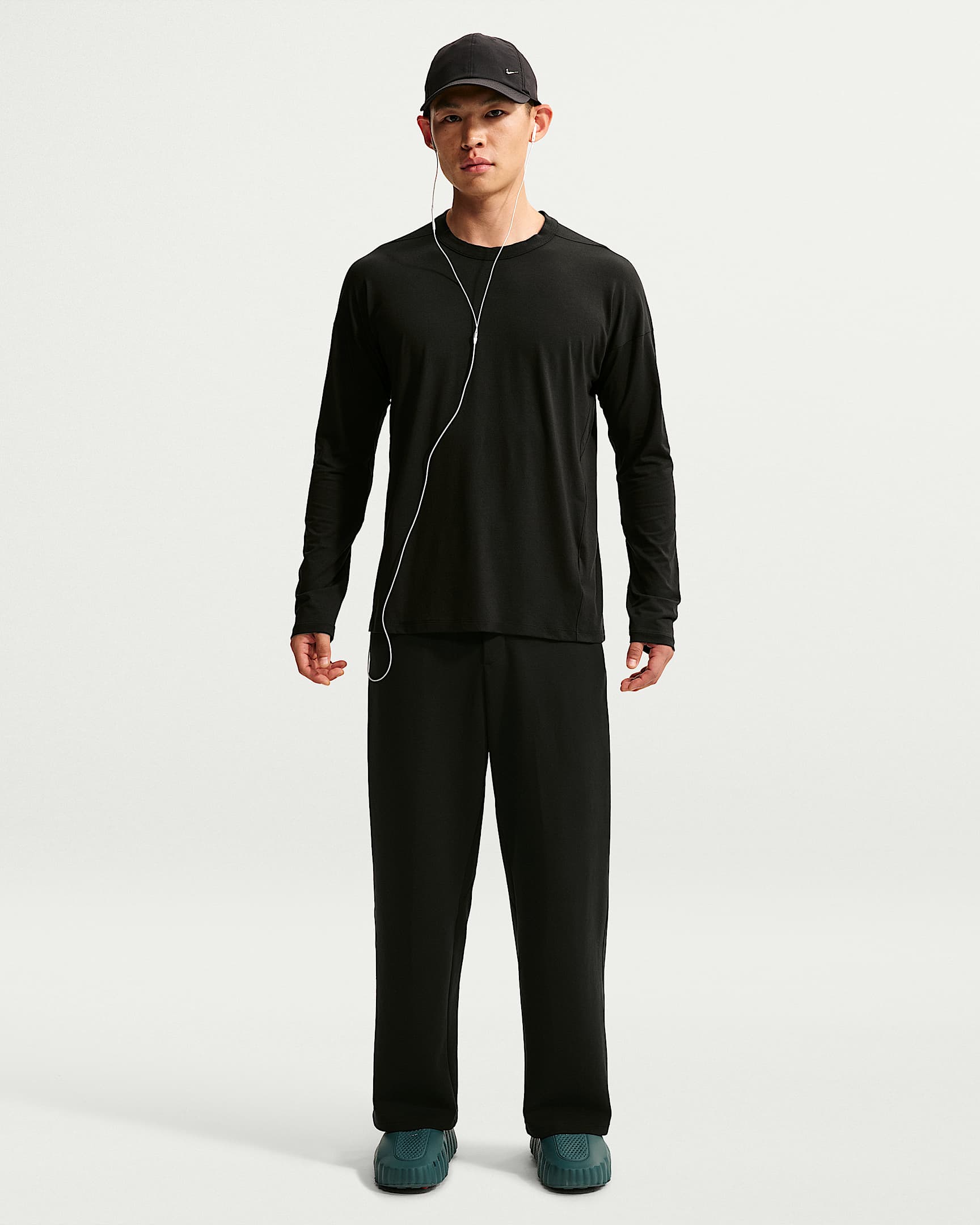 Nike 24.7 ImpossiblySoft Dri-FIT 超感柔软男子速干直筒长裤 - 黑/黑/暗烟灰