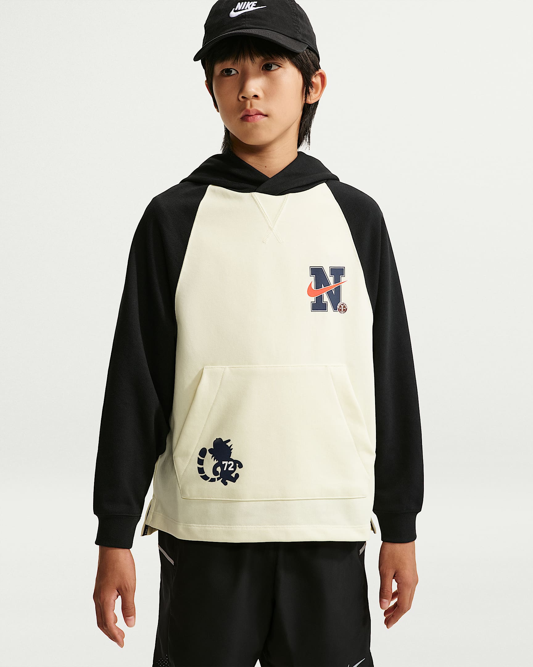 Nike Dri-FIT 大童(男孩)速干针织套头连帽衫 - 椰奶色