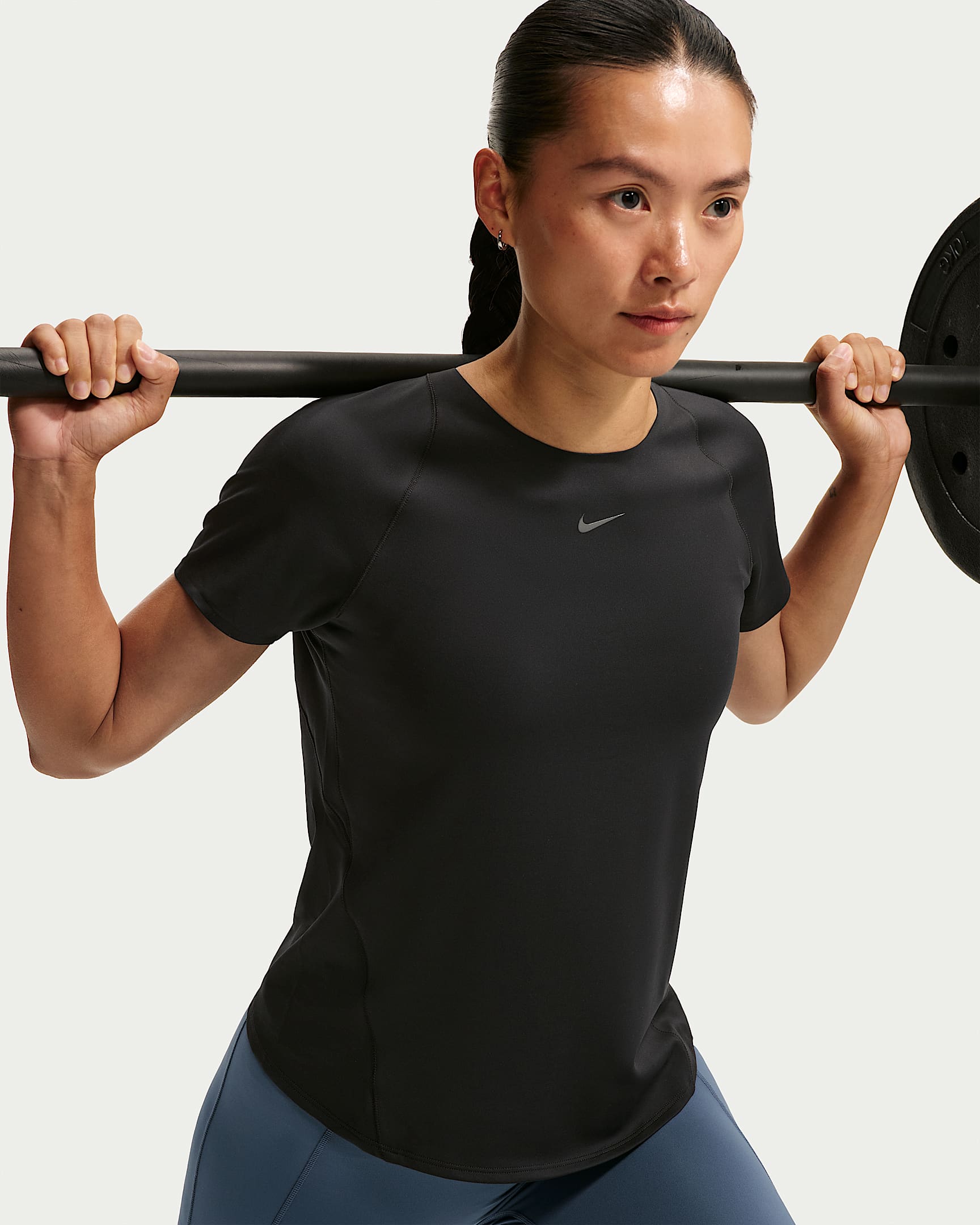 Nike Universa Dri-FIT 女子速干短袖上衣 - 黑/暗烟灰