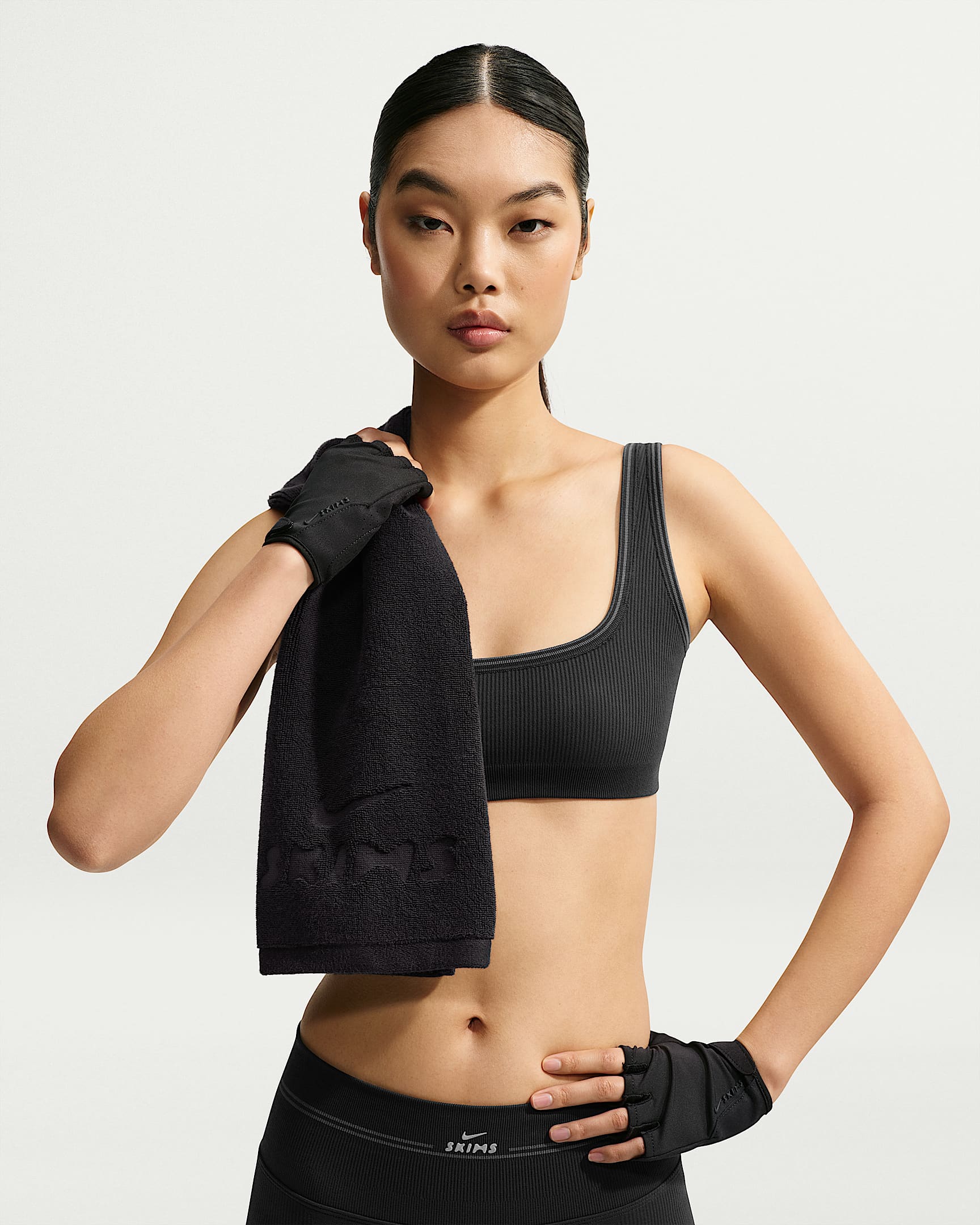 NikeSKIMS 女子小号毛巾(1 条) - NSKM Obsidian/NSKM Obsidian