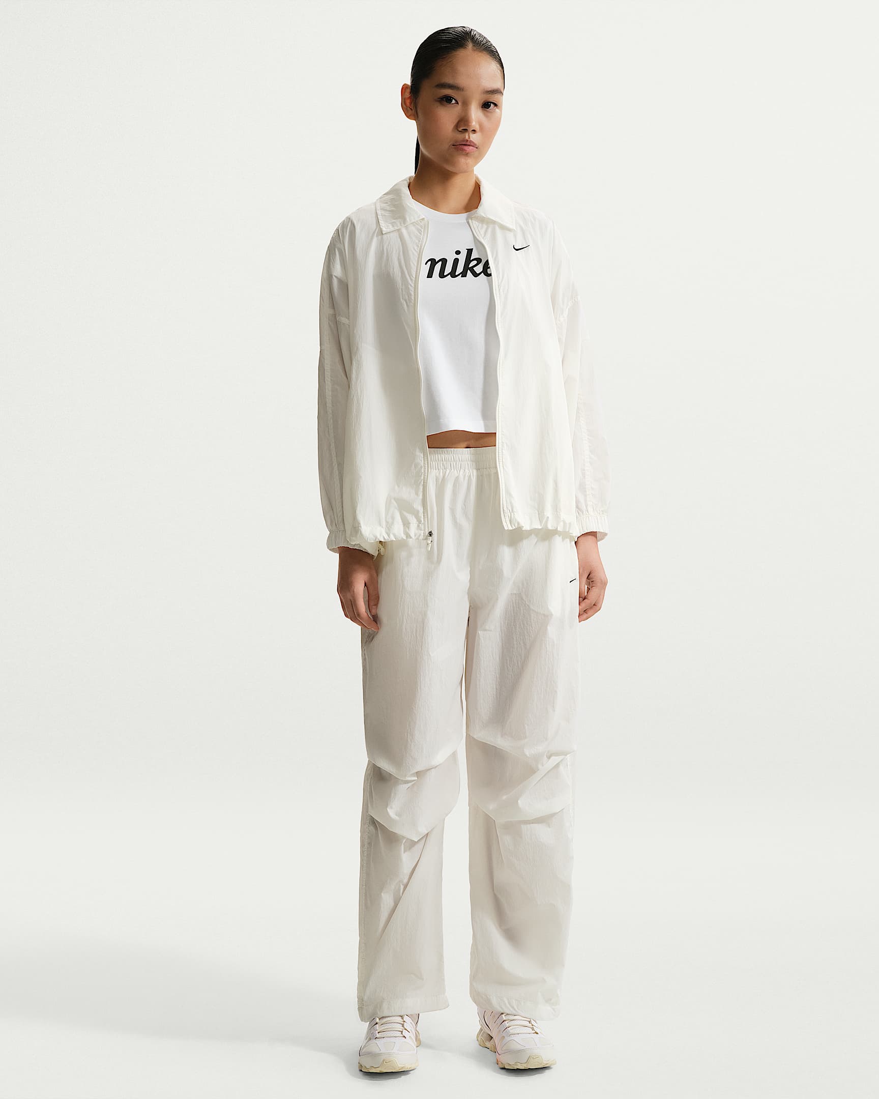 Nike Sportswear 女子防晒拒水中腰轻盈长裤 - 帆白/黑