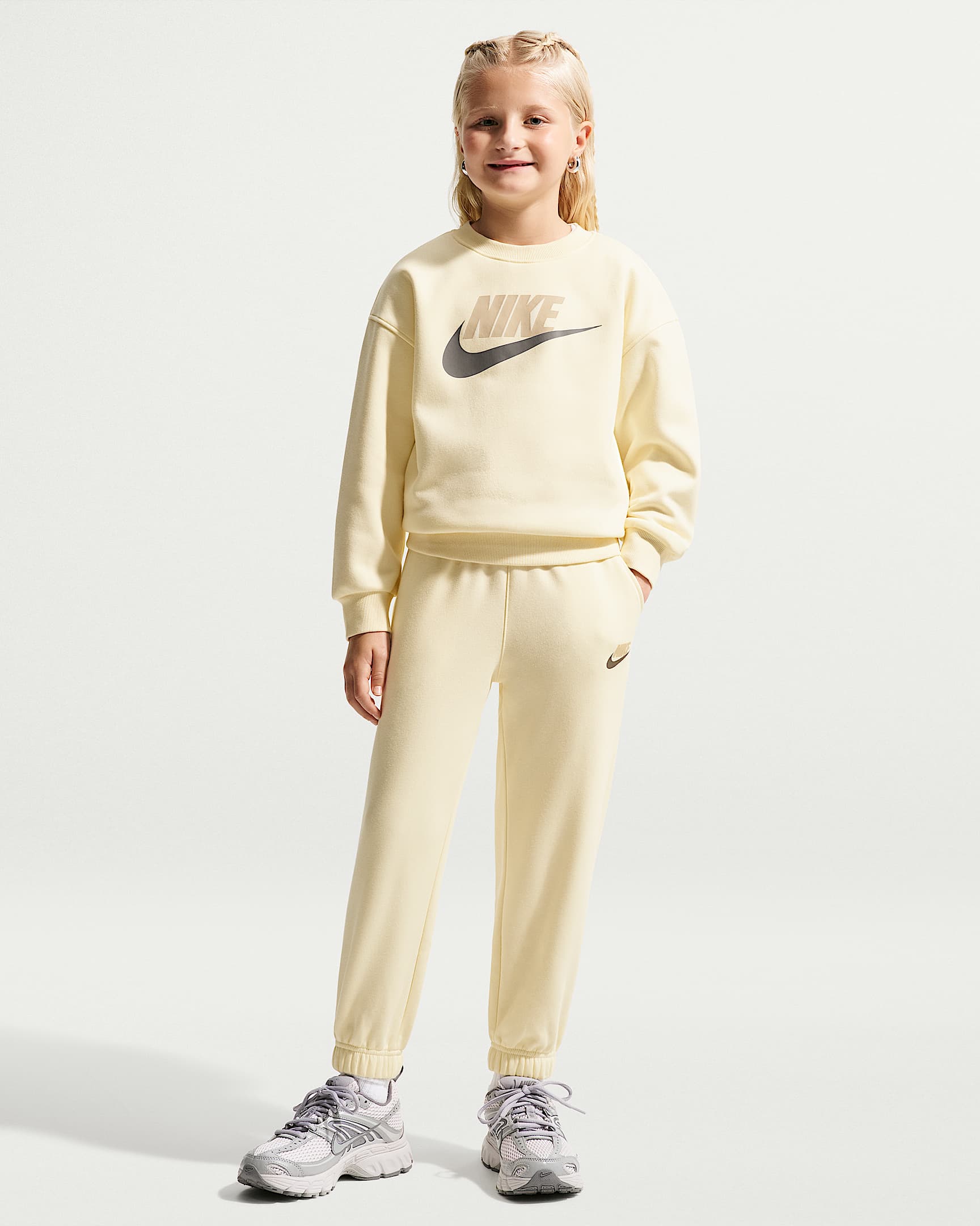 Nike 幼童柔软加绒圆领上衣和长裤套装 - 椰奶色
