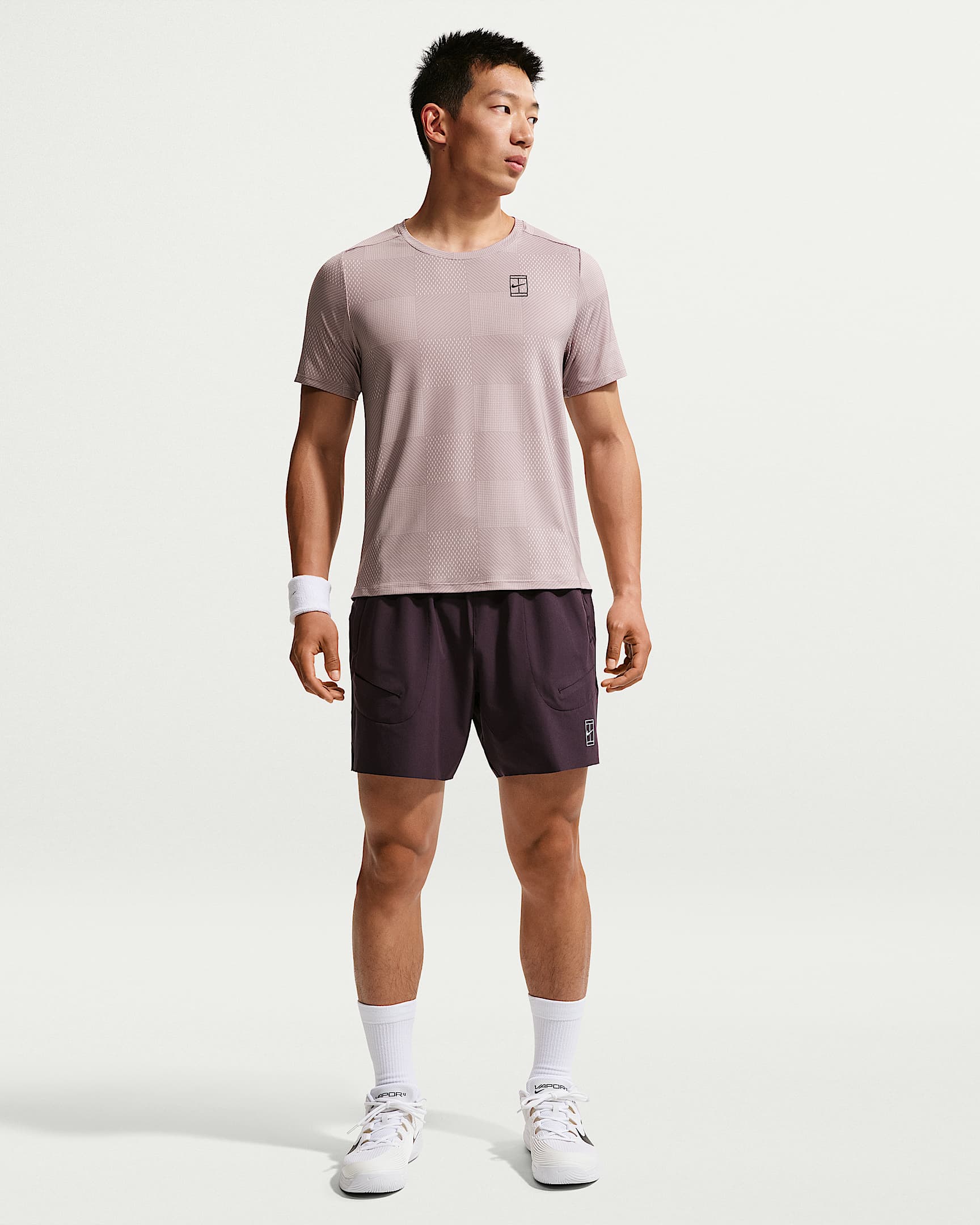 NikeCourt Advantage Dri-FIT 扬尼克·辛纳同款男子速干网球短裤 - 暗调勃艮第酒红/白色