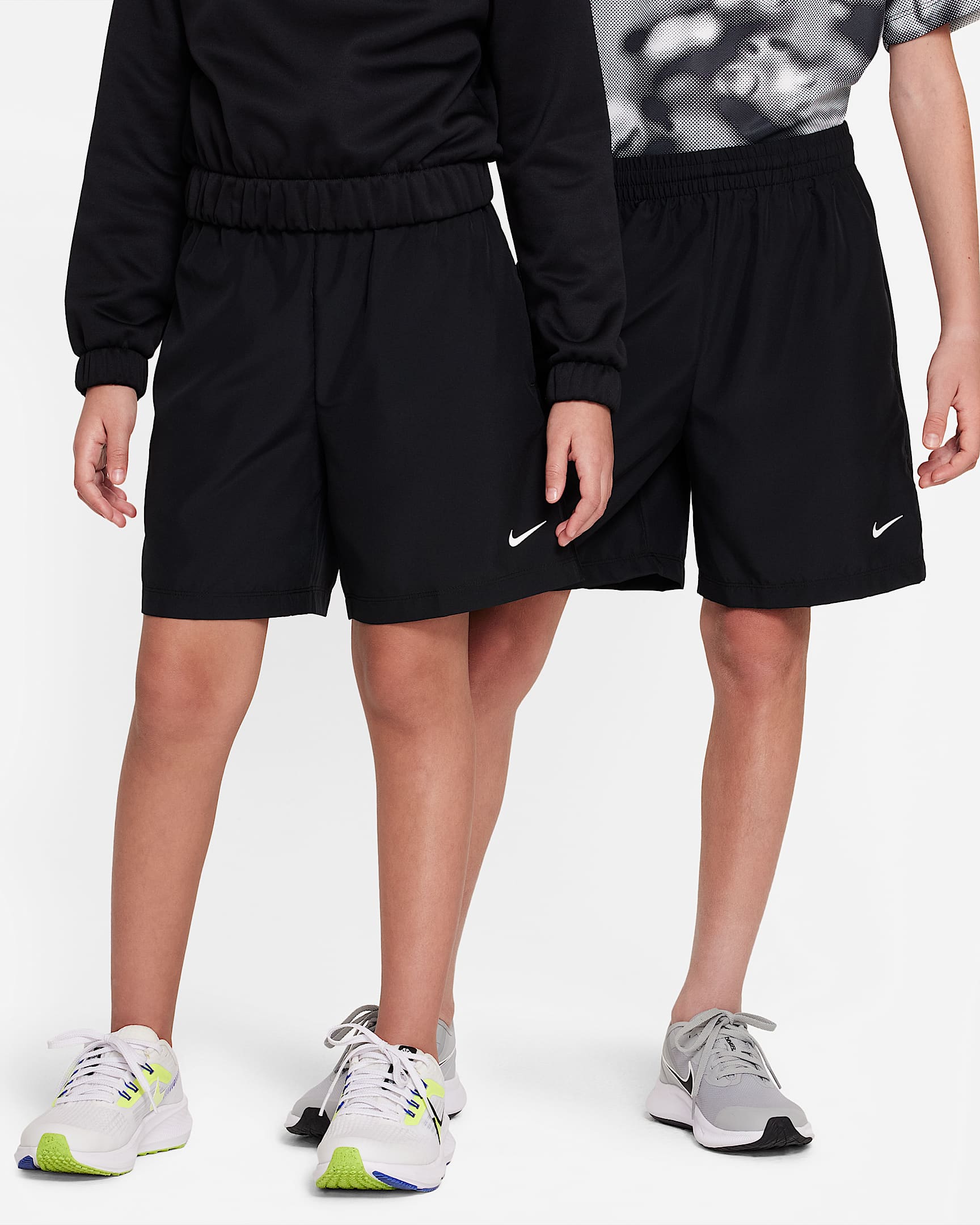Nike Multi Dri-FIT 大童(男孩)速干训练短裤 - 黑/白色