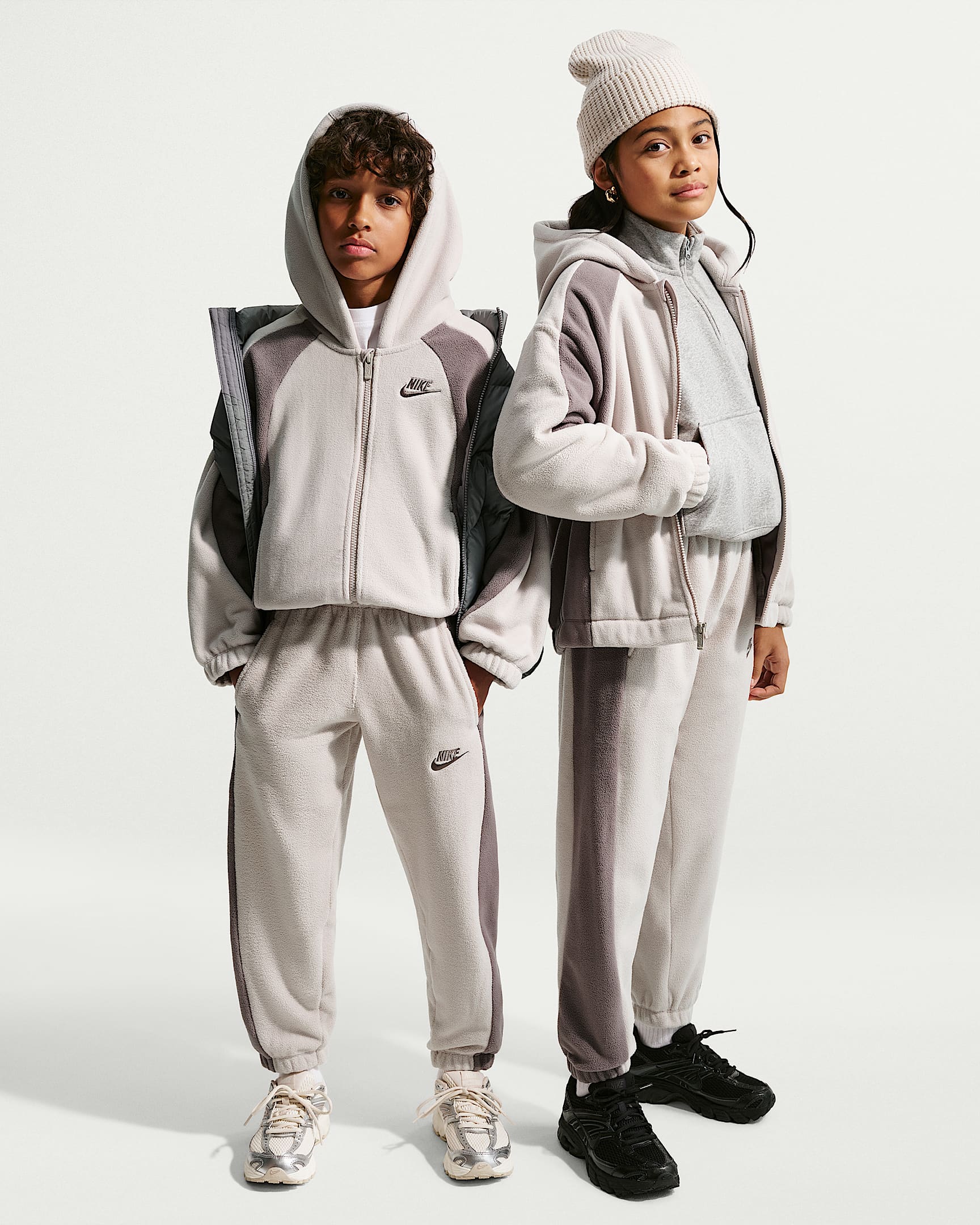 Nike Club Fleece 大童冬季款摇粒绒长裤 - 温和冷月光/洞穴石色/洞穴石色