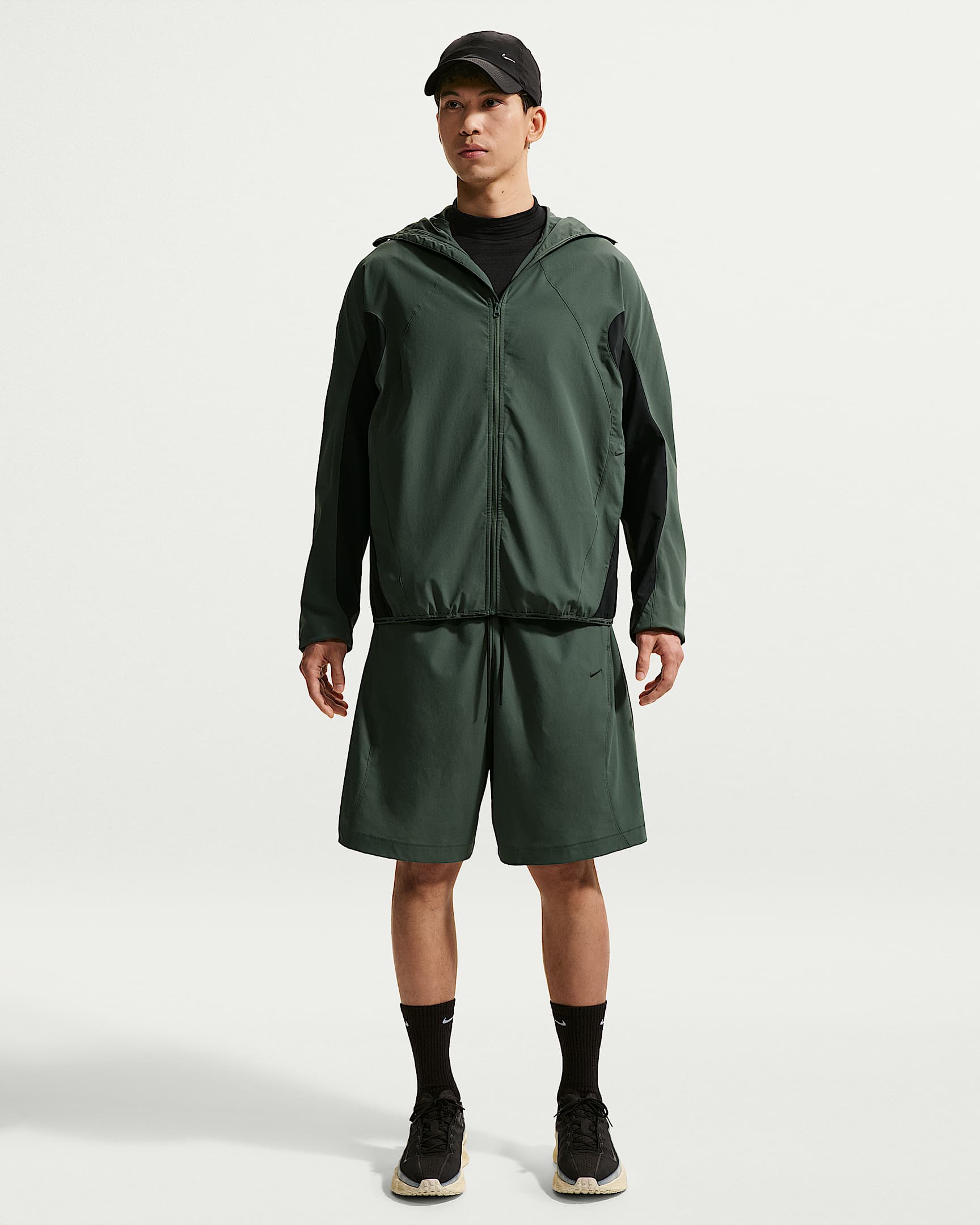 Nike Tech Helios Dri-FIT 男子防晒速干短裤 - 迷彩绿/黑
