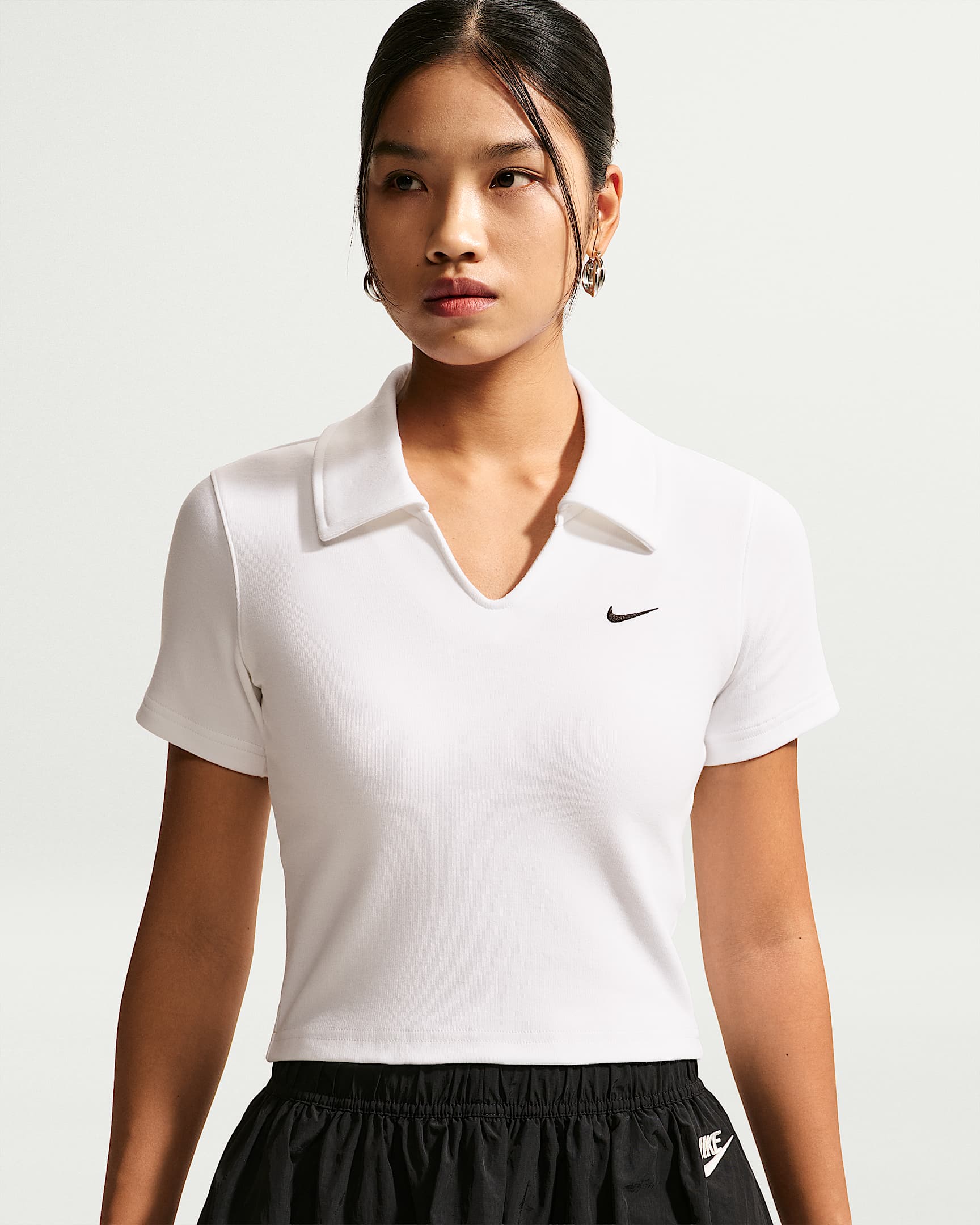 Nike Sportswear 女子紧身短款短袖翻领T恤 - 白色/黑