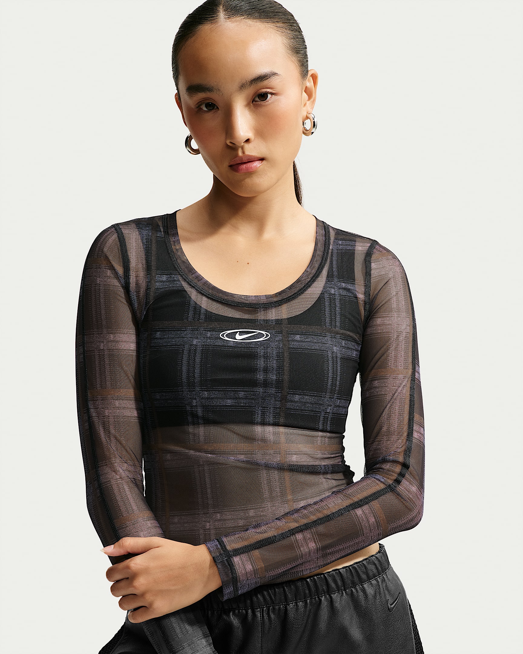 Nike Sportswear 女子修身长袖格纹网眼布上衣 - 黑/白色