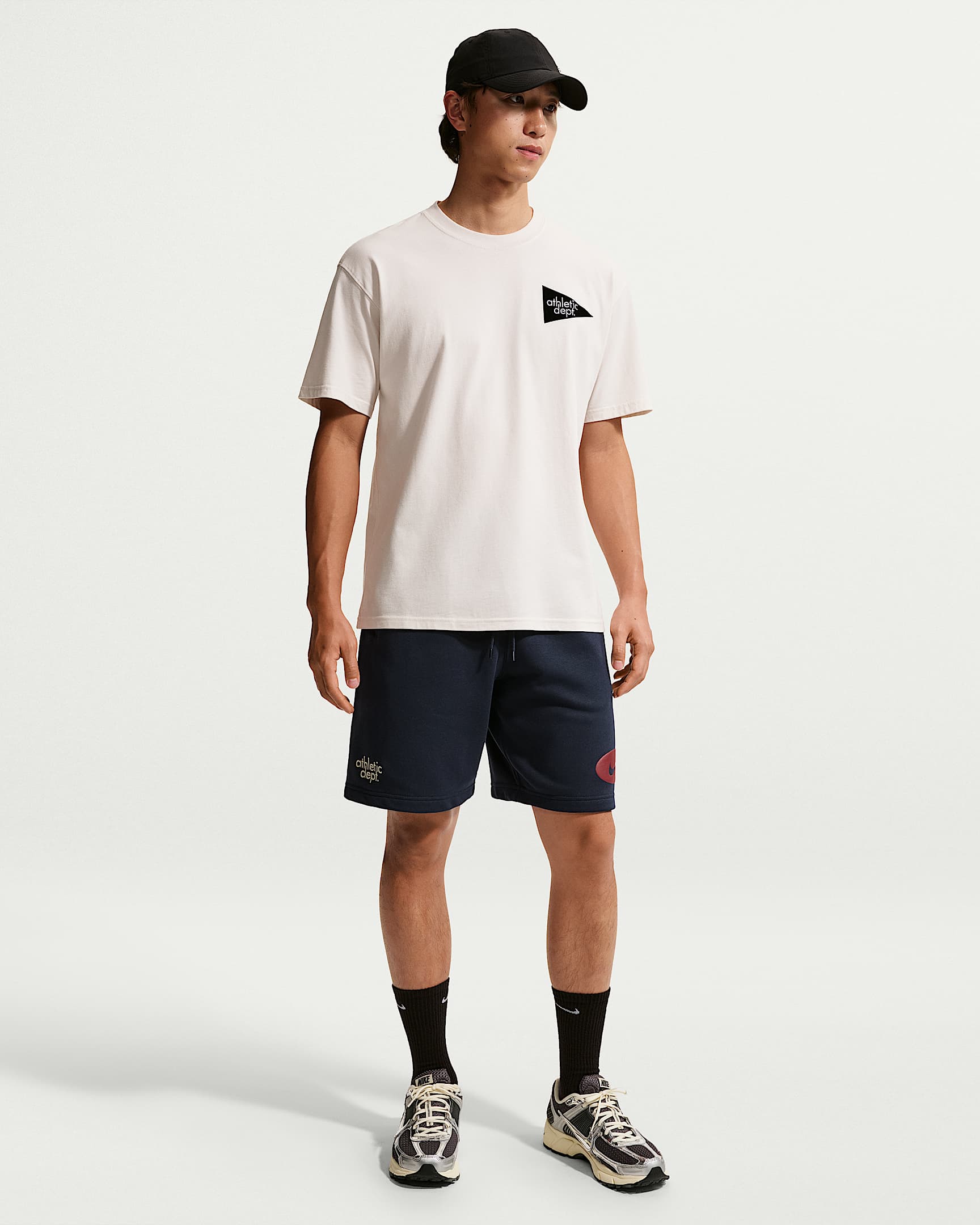 Nike Sportswear Club 男子法式毛圈短裤 - 黑曜石色/浅卡其