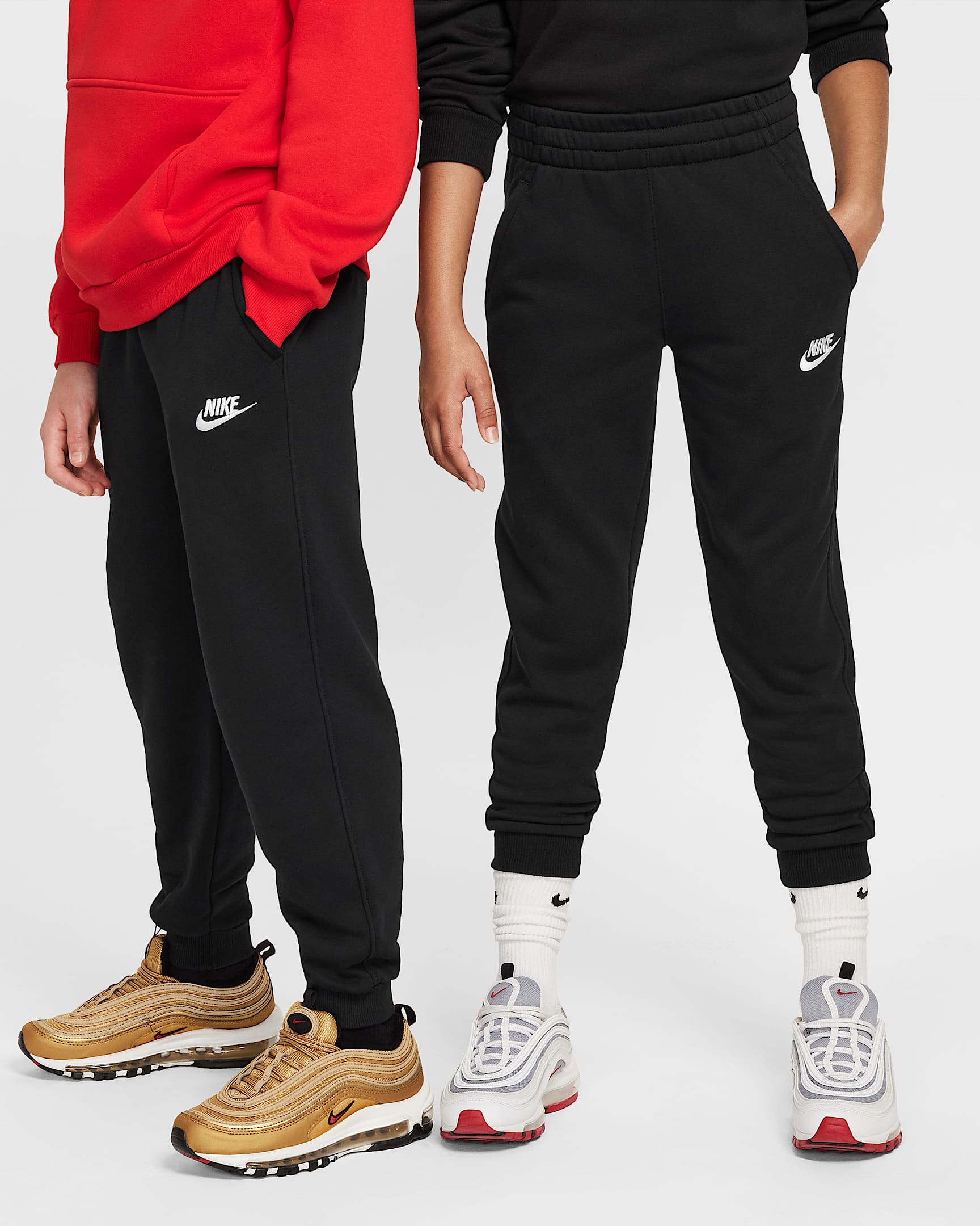 Nike Club Fleece 大童针织长裤 - 黑/白色