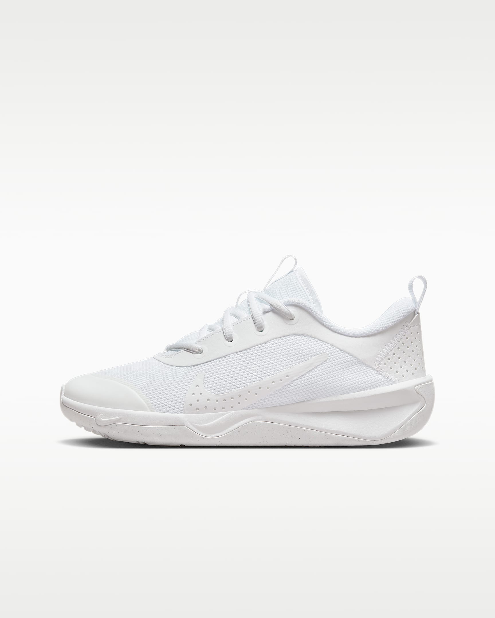 Nike Omni Multi-Court 大童体育课综合运动鞋 - 白色/白金色/白色