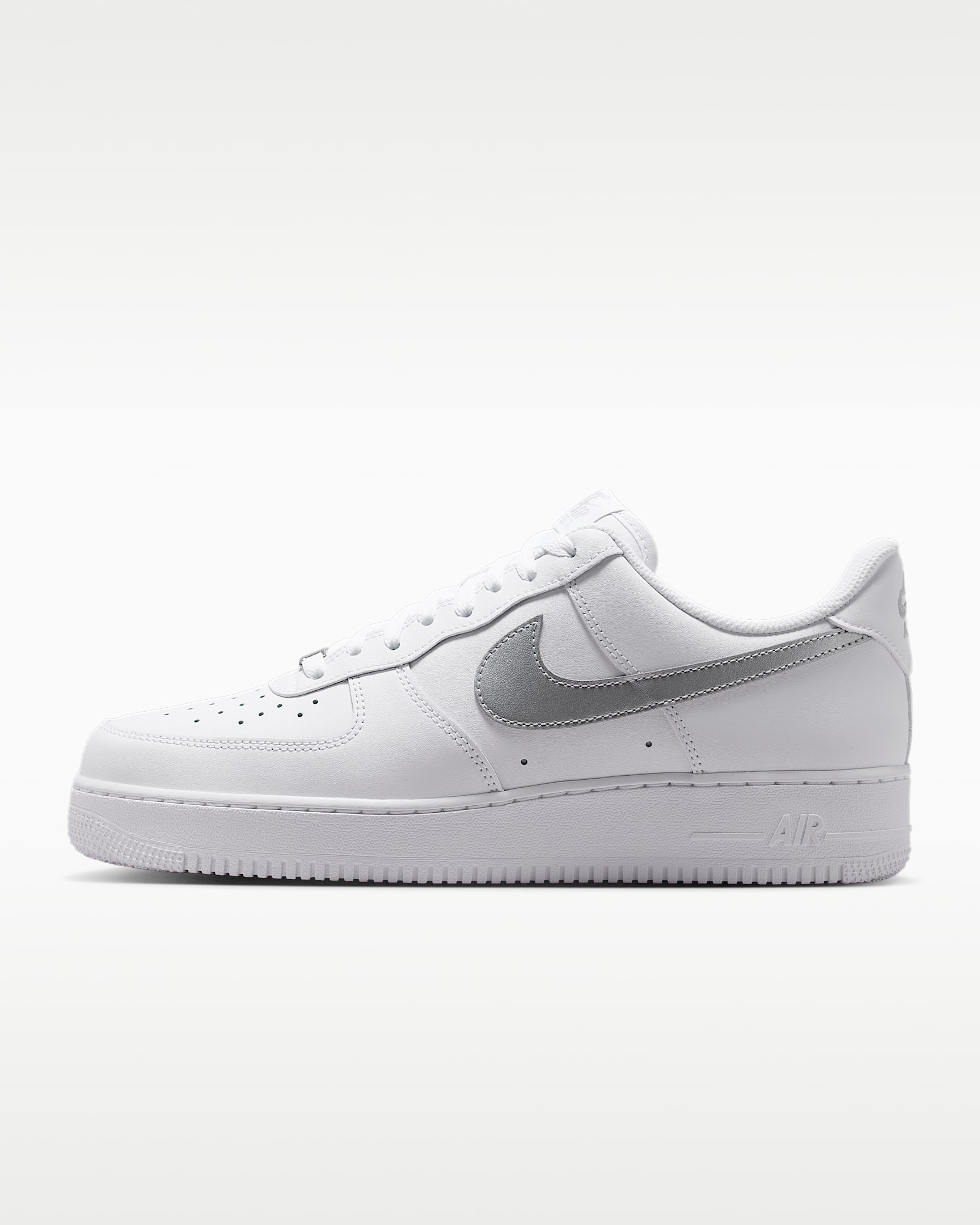Nike Air Force 1 '07 男子空军一号运动鞋 - 白色/金属银