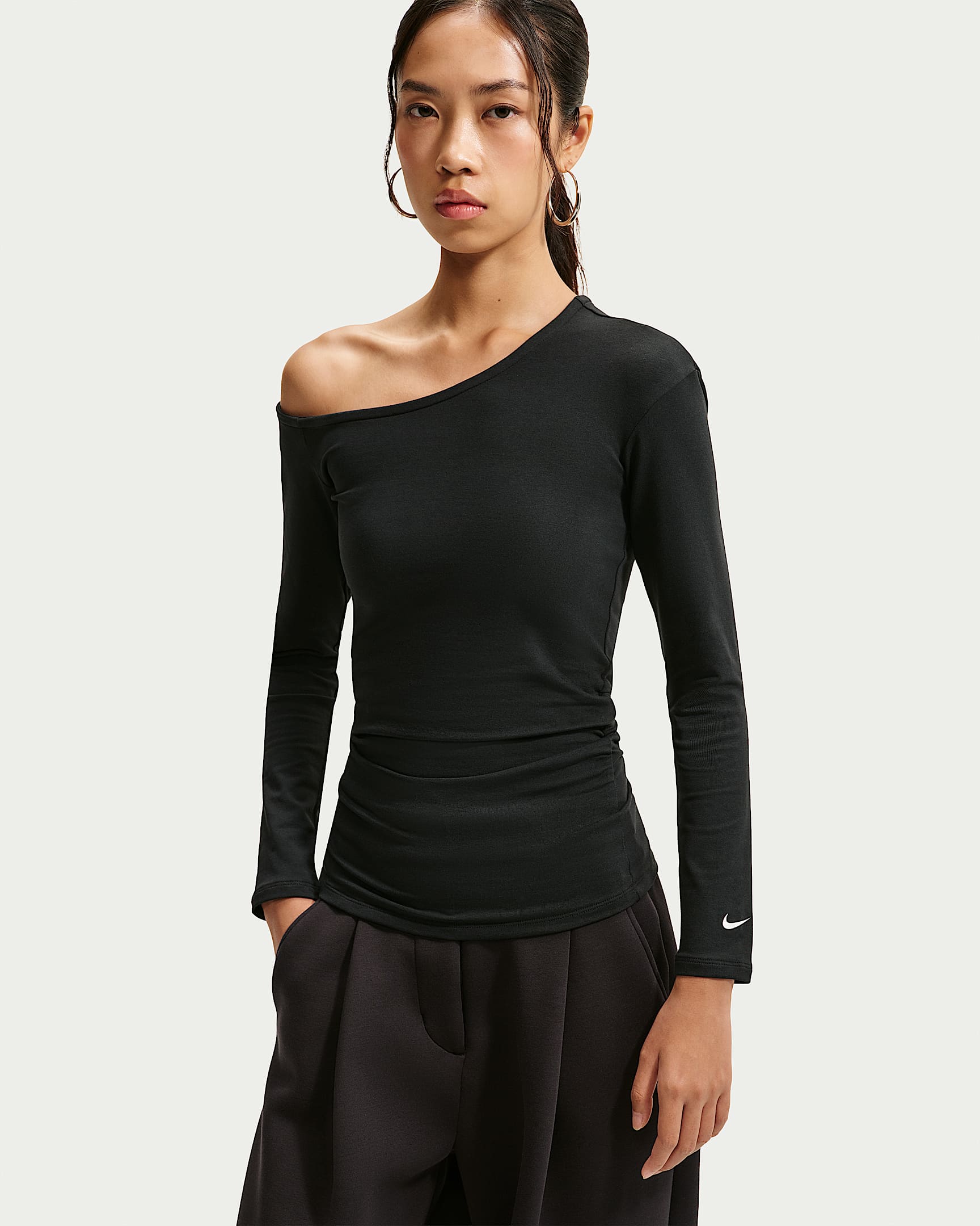 Nike Sportswear 女子紧身露肩长袖上衣 - 黑/帆白