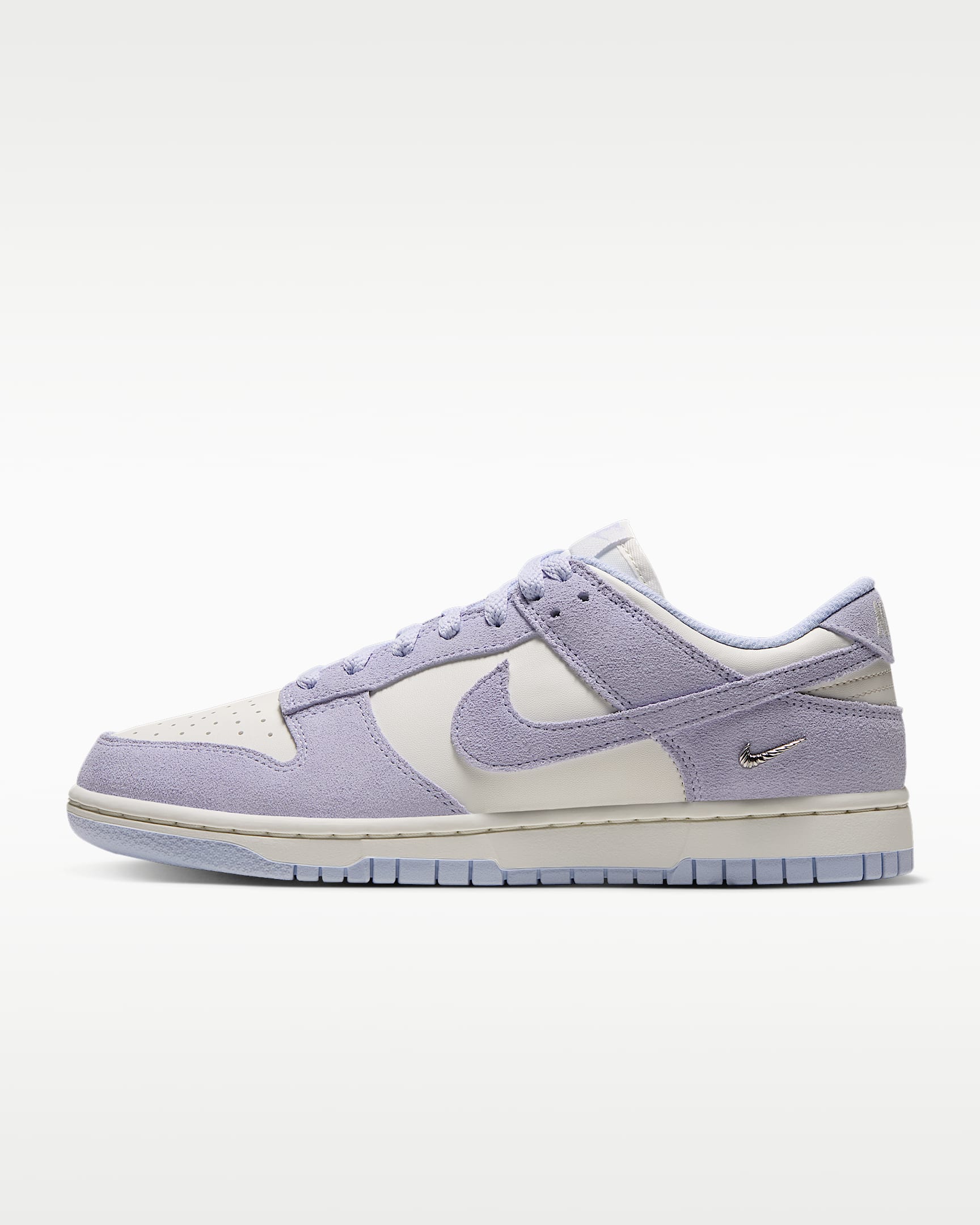 Nike Dunk Low Suede 女子运动鞋 - 浅白紫色/帆白/金属银/浅白紫色