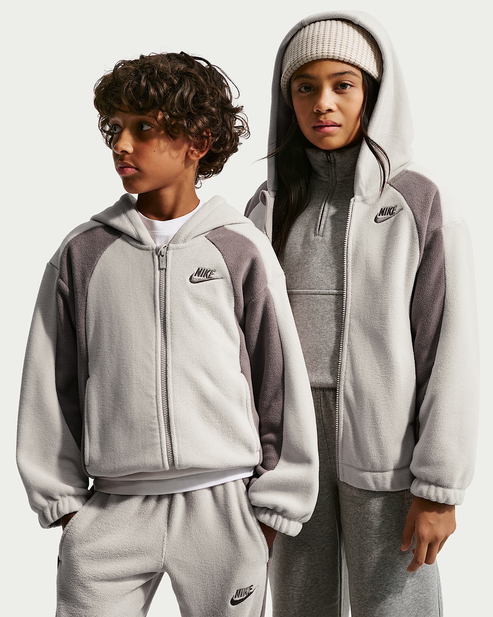 Nike Club Fleece 大童冬季款摇粒绒全长拉链开襟连帽衫 - 温和冷月光/洞穴石色/洞穴石色