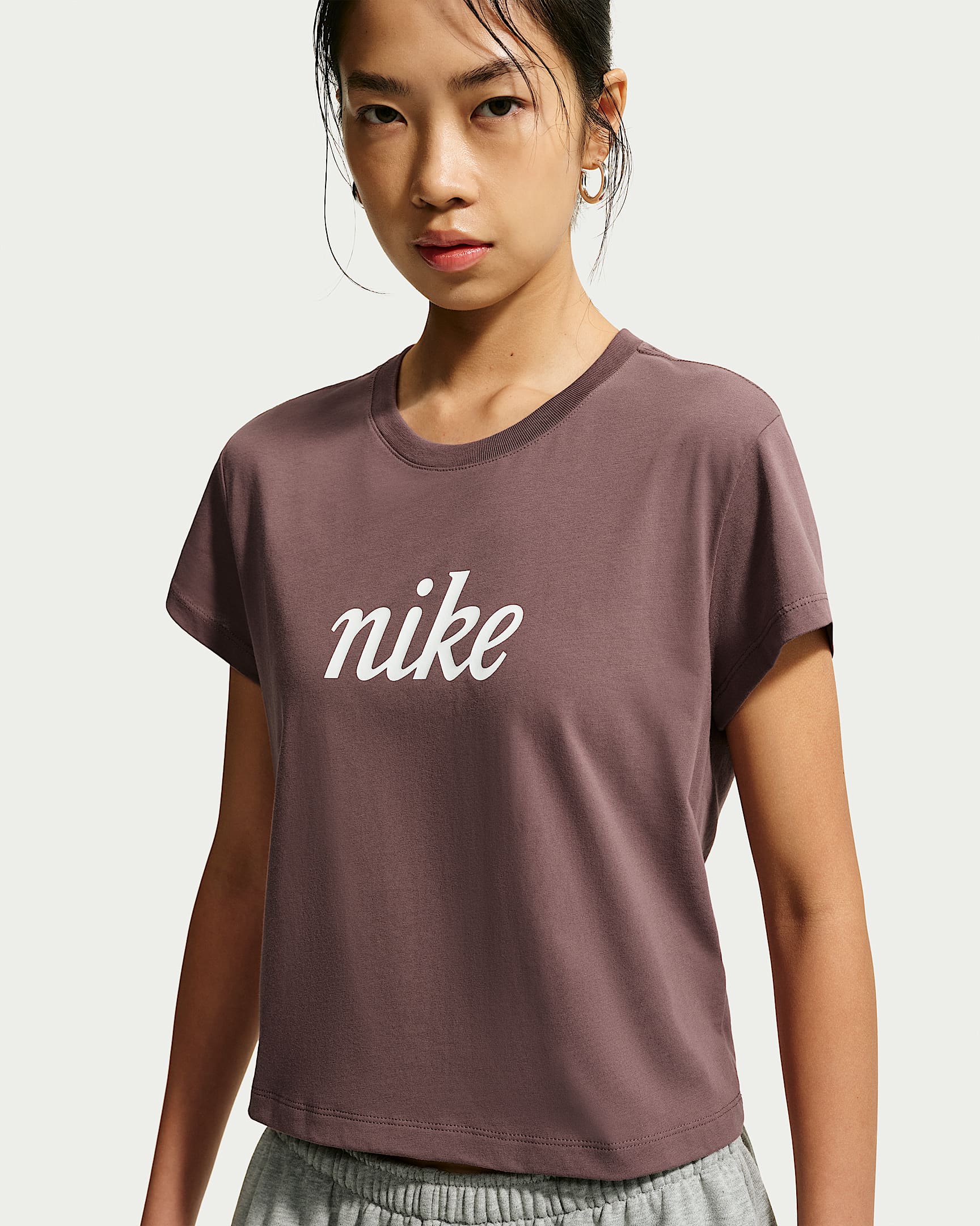 Nike Sportswear Club 女子短袖T恤 - 图腾黑紫