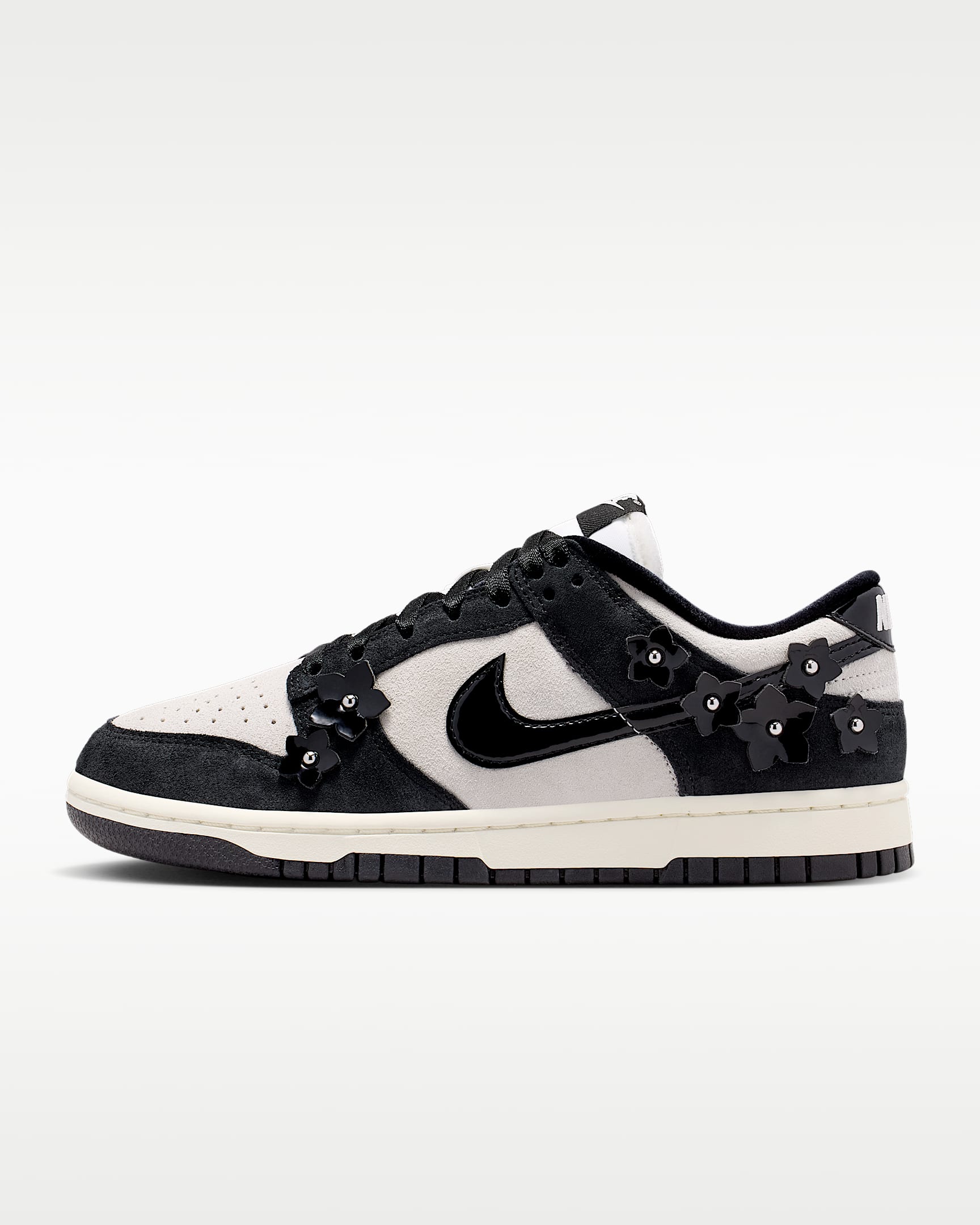 Nike Dunk Low SE 女子运动鞋 - 黑/帆白/黑