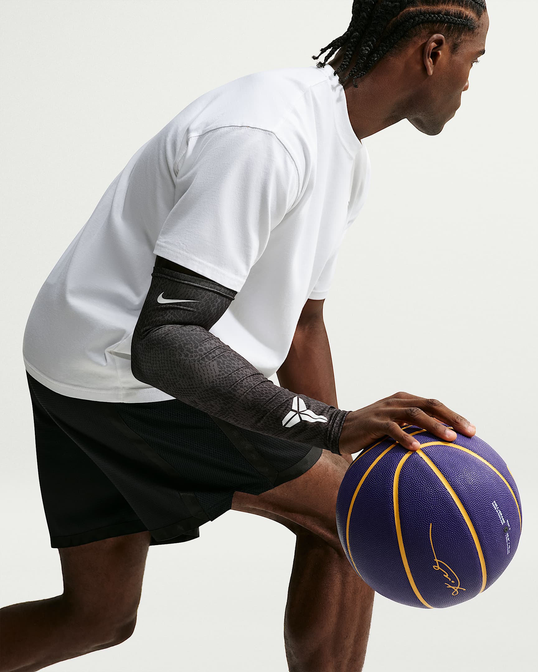 Kobe Bryant Nike Dri-FIT 科比速干护臂（1 只） - 黑/中灰/白色