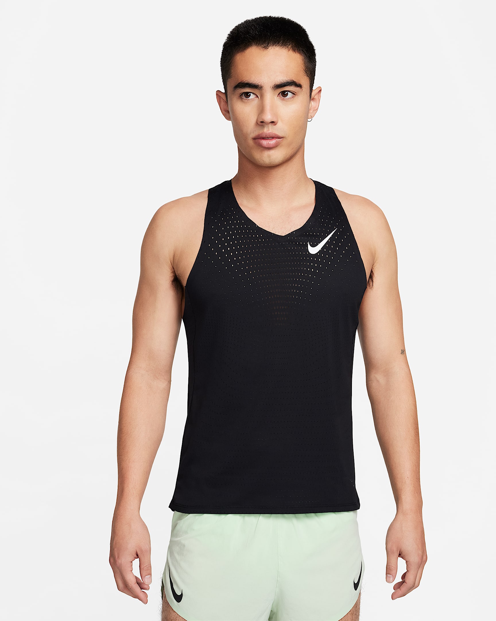 Nike AeroSwift Dri-FIT ADV 男子速干跑步背心 - 黑/山峰白