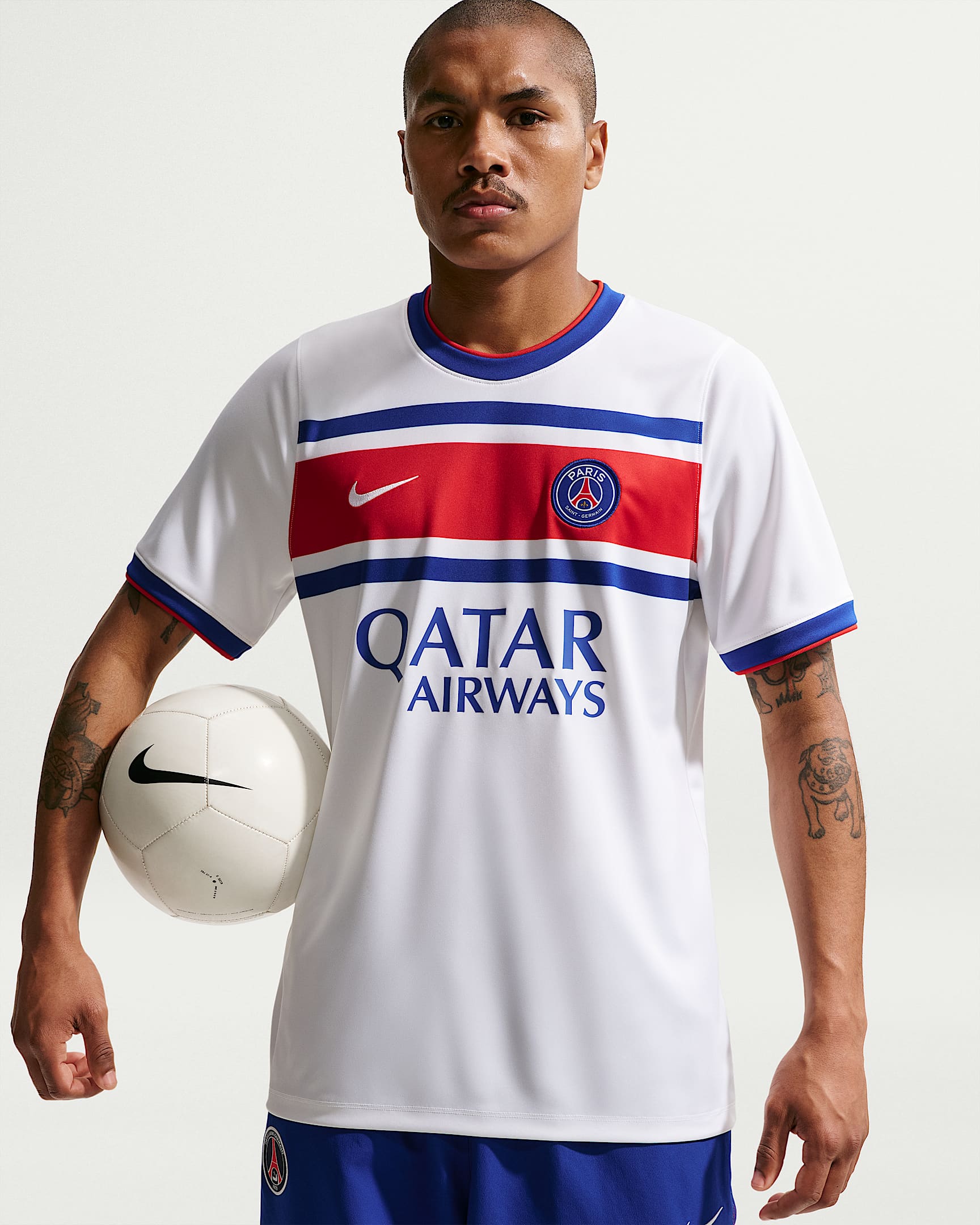 巴黎圣日耳曼足球俱乐部主场 Nike Dri-FIT 男子速干赛前短袖足球上衣 - 白色/旧宝蓝/大学红/白色