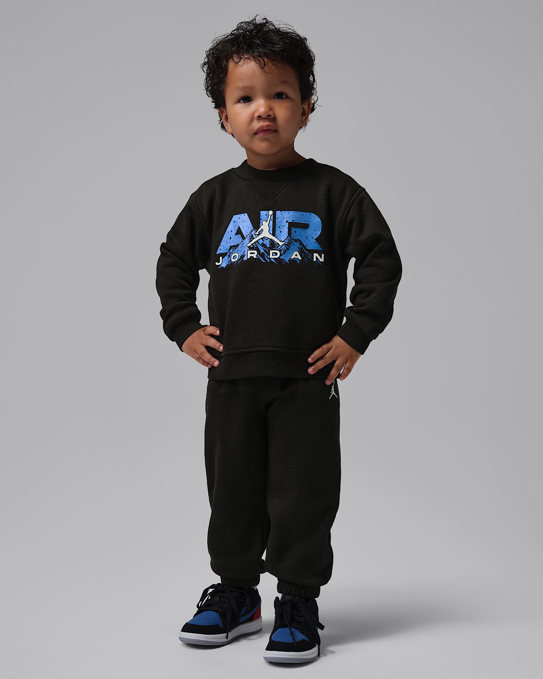 Nike Sportswear Frosted Futura 幼童加绒圆领上衣和长裤套装 - 黑