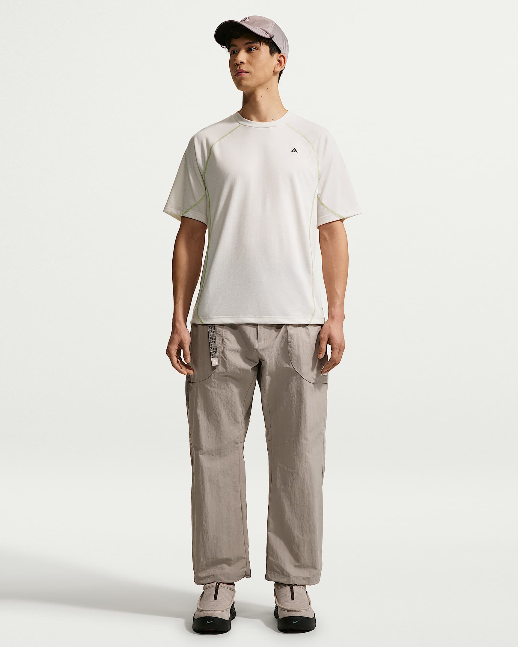 Nike ACG Dri-FIT ADV 男子速干短袖上衣 - 幻影灰白