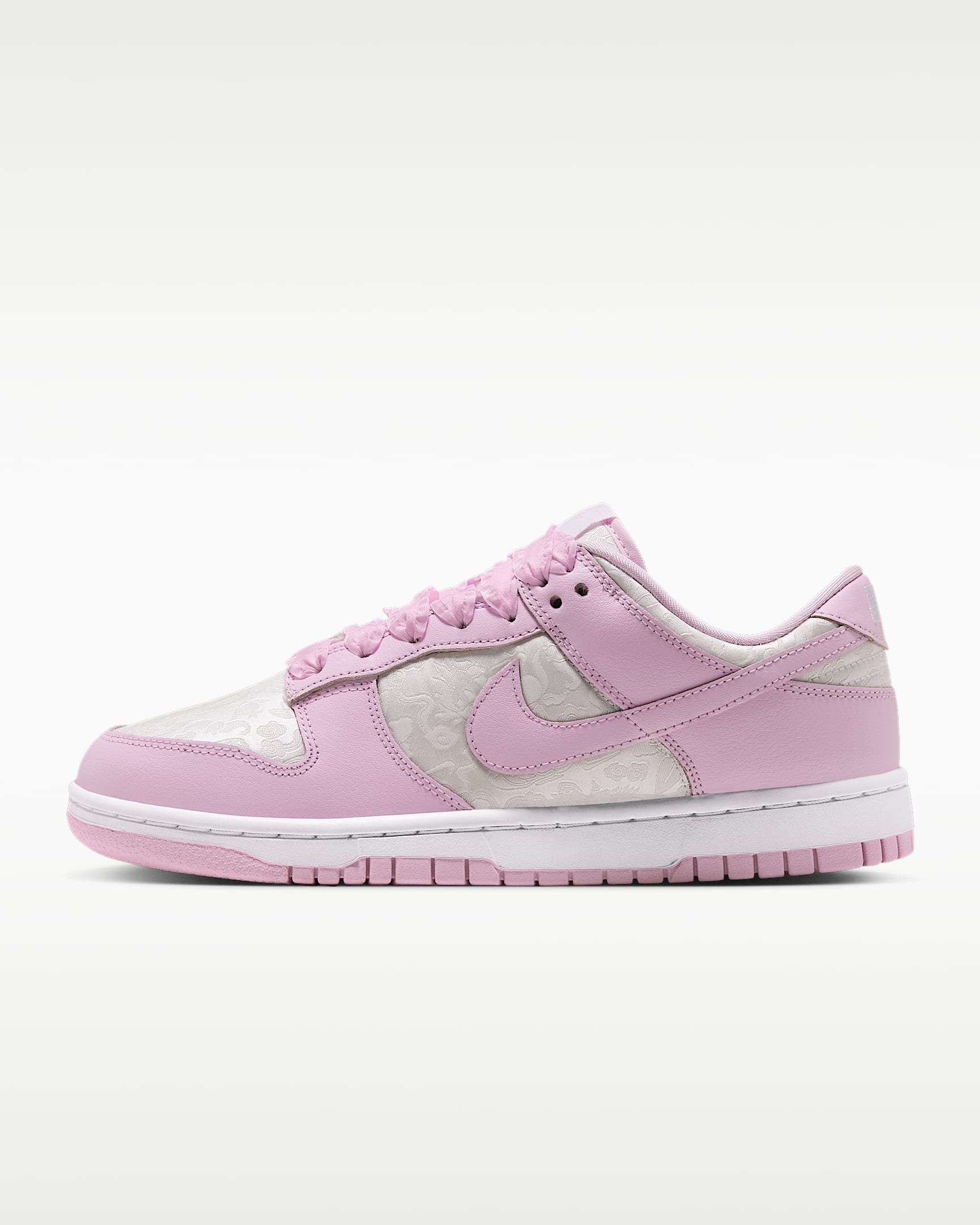 Nike Dunk Low SE 女子运动鞋 - 白色/泡沫粉