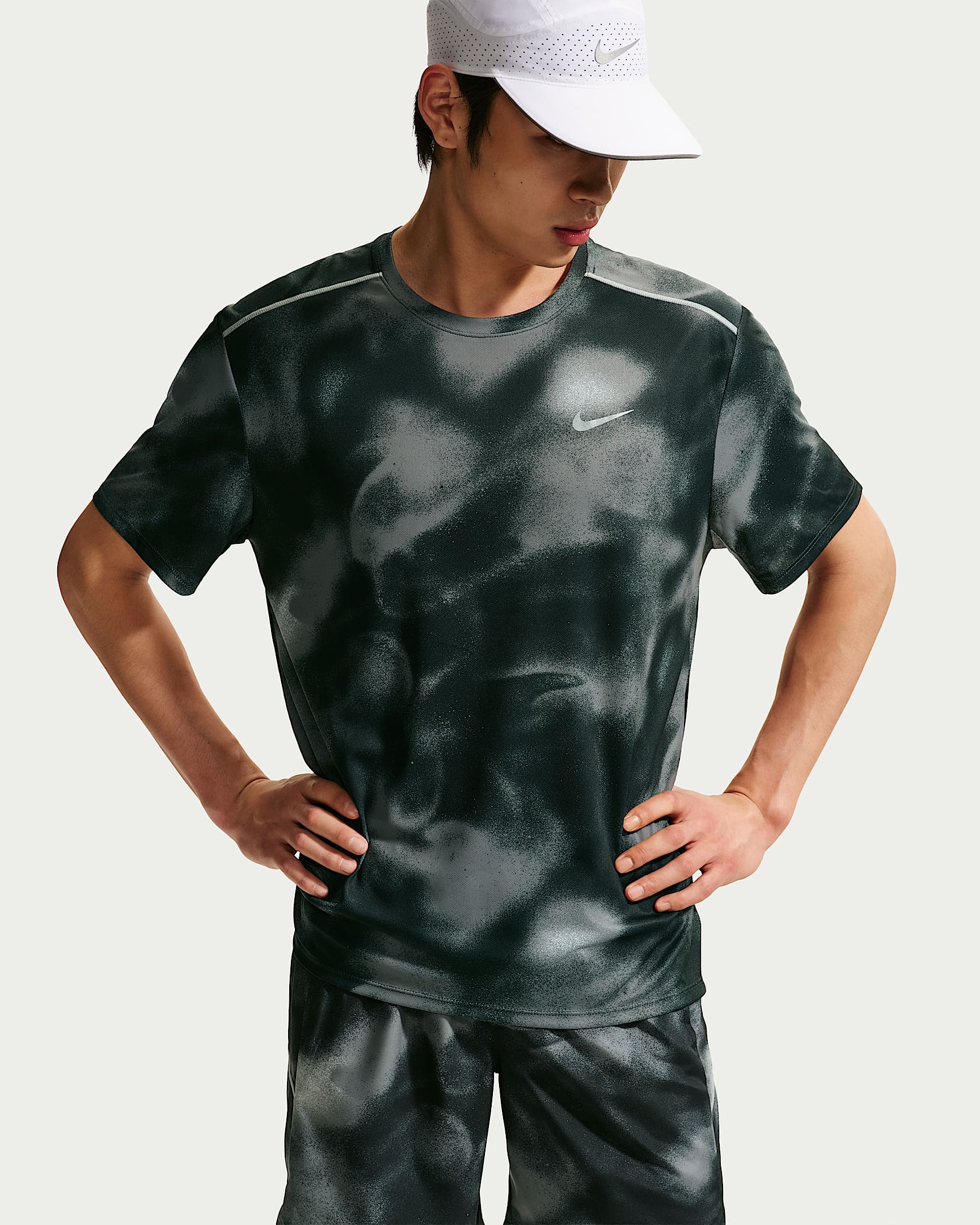 Nike Miler Dri-FIT 男子防晒速干短袖跑步上衣 - 黑