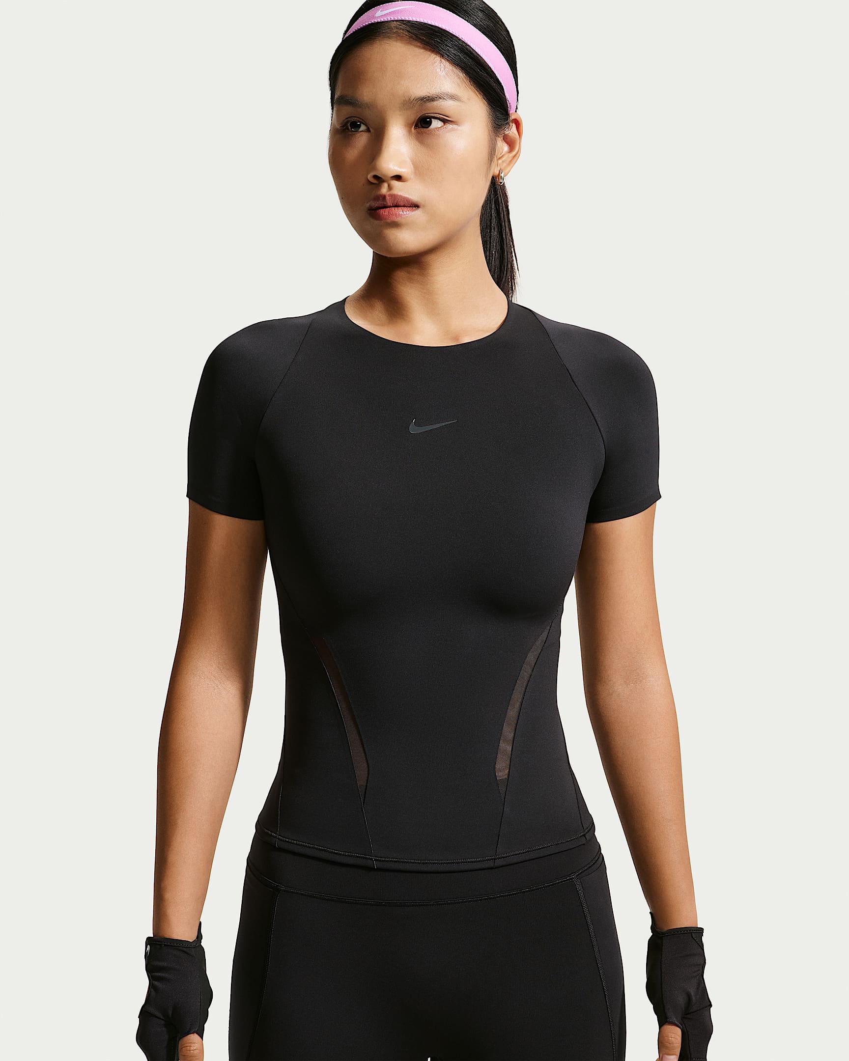 Nike Universa Dri-FIT 女子速干短袖上衣 - 黑/煤黑/暗烟灰