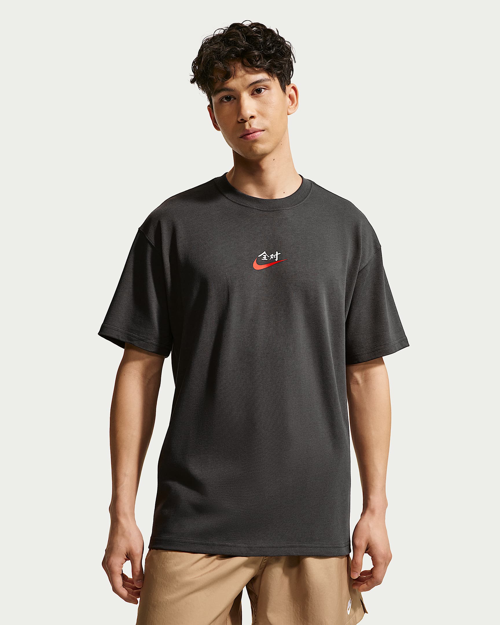 Nike Sportswear 男子T恤 - 煤黑