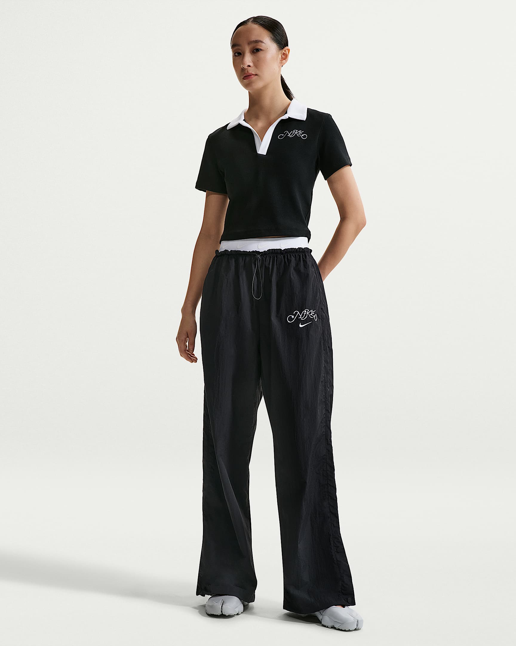 Nike Sportswear 女子高腰降落伞长裤 - 黑