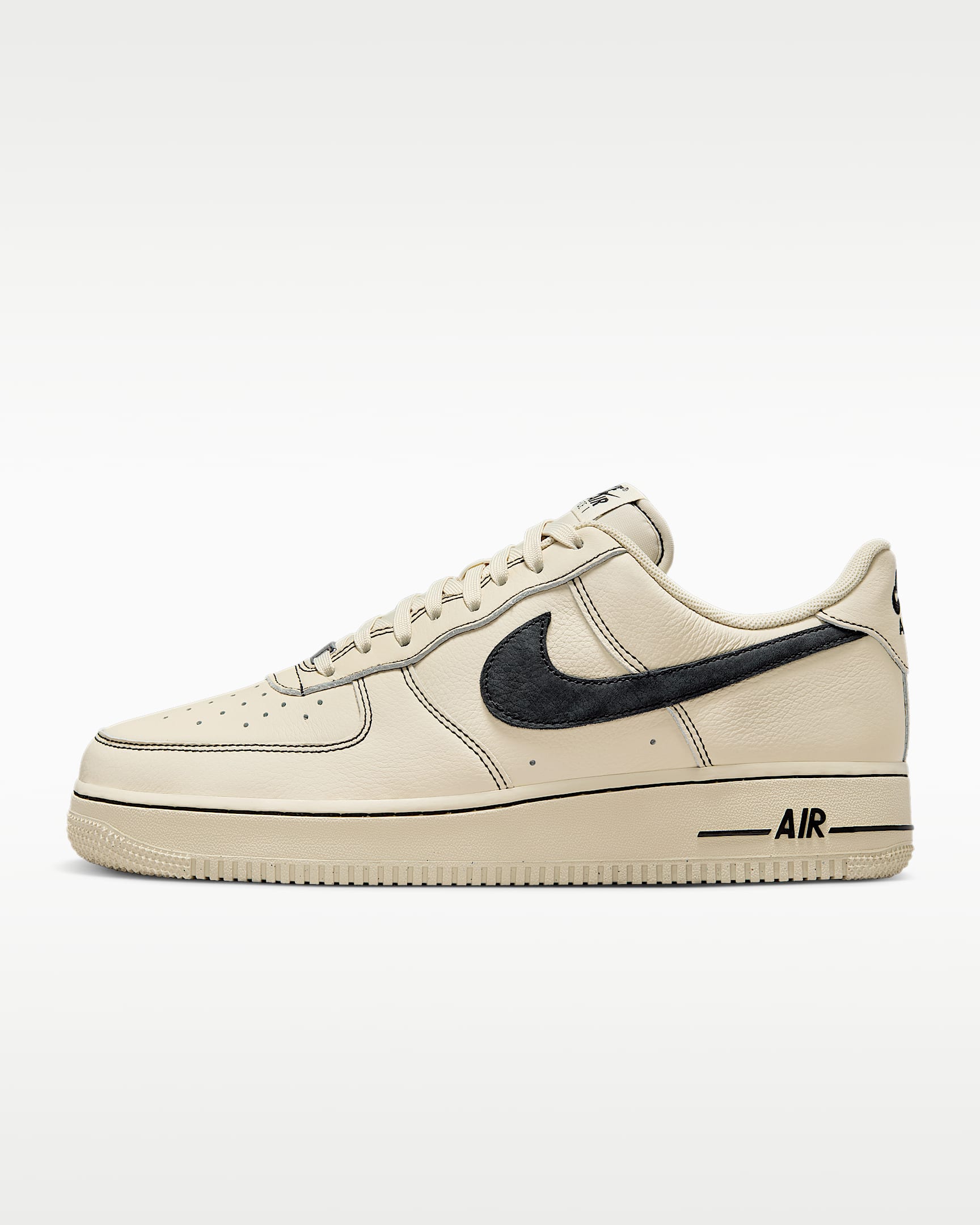 Nike Air Force 1 '07 LV8 男子空军一号运动鞋 - 浅卡其/黑