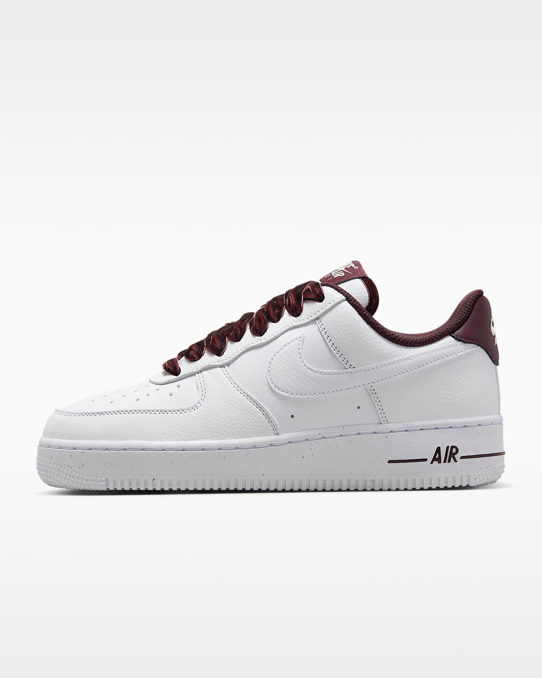 Nike Air Force 1 '07 Vintage 女子空军一号运动鞋 - 鲜亮勃艮第酒红/淡象牙白/金属银/白色