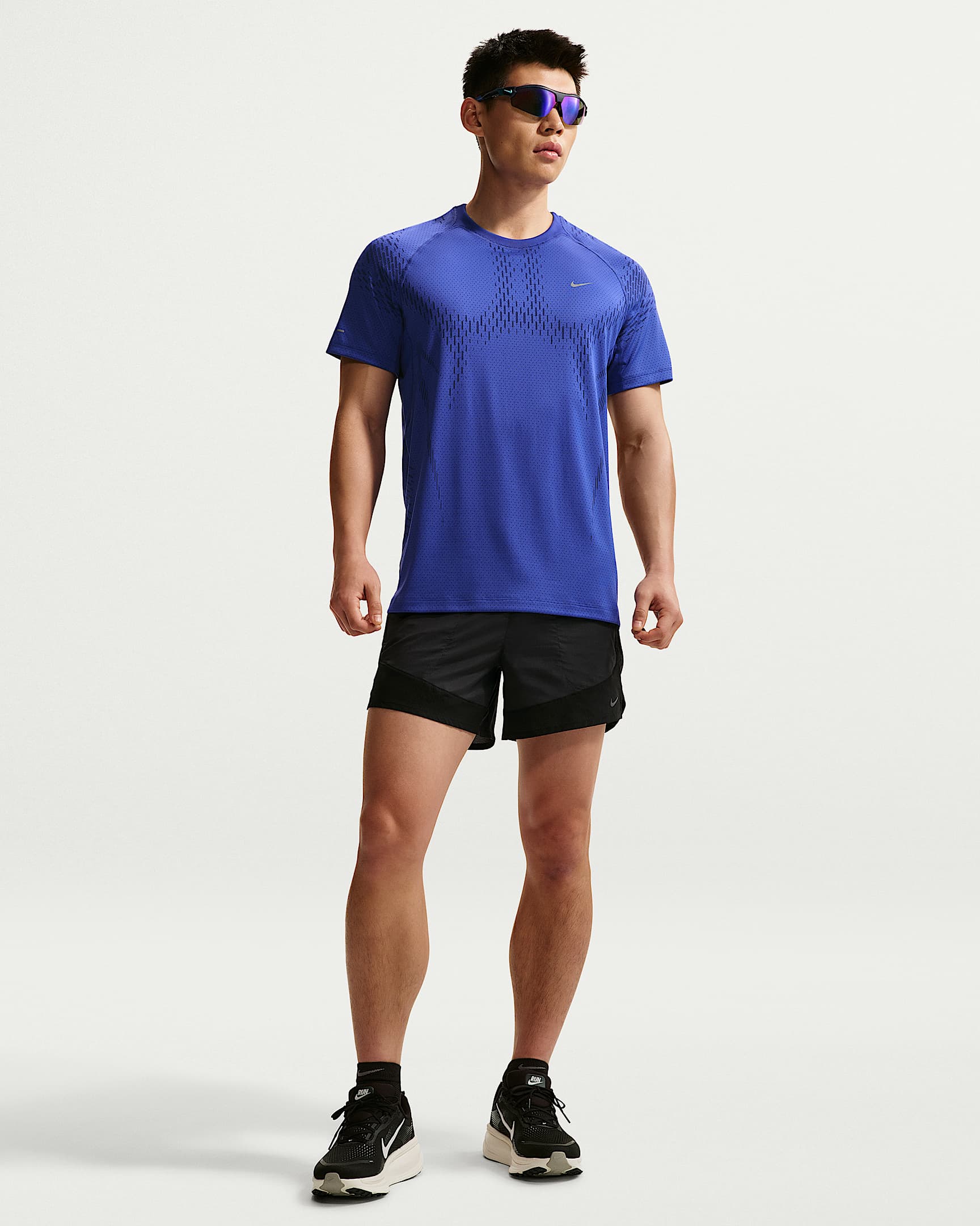 Nike Stride Dri-FIT 男子速干跑步短裤（含衬裤） - 灰黑/黑/黑