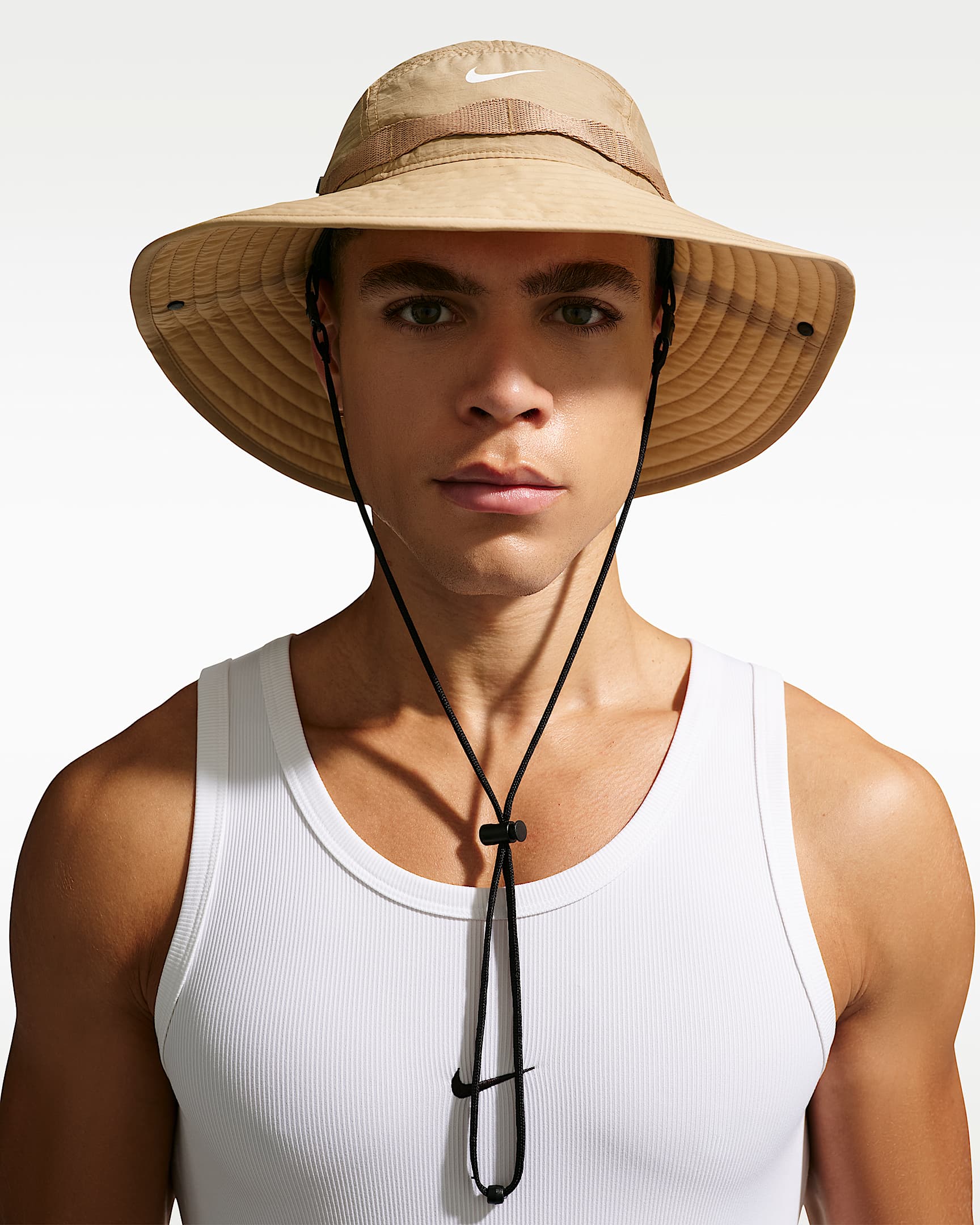 Nike Apex Dri-FIT 速干渔夫运动帽 - 杏茶色/煤黑/白色