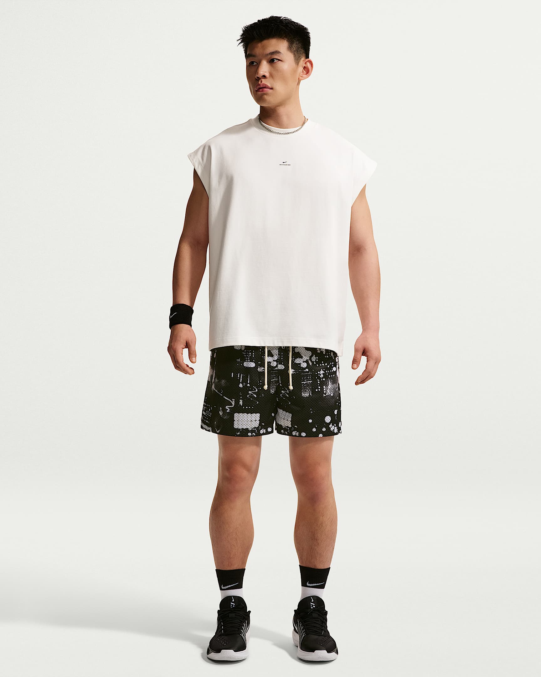 Nike Standard Issue Dri-FIT 耐克篮球小标系列男子速干网眼布篮球短裤 - 白色/黑/淡象牙白