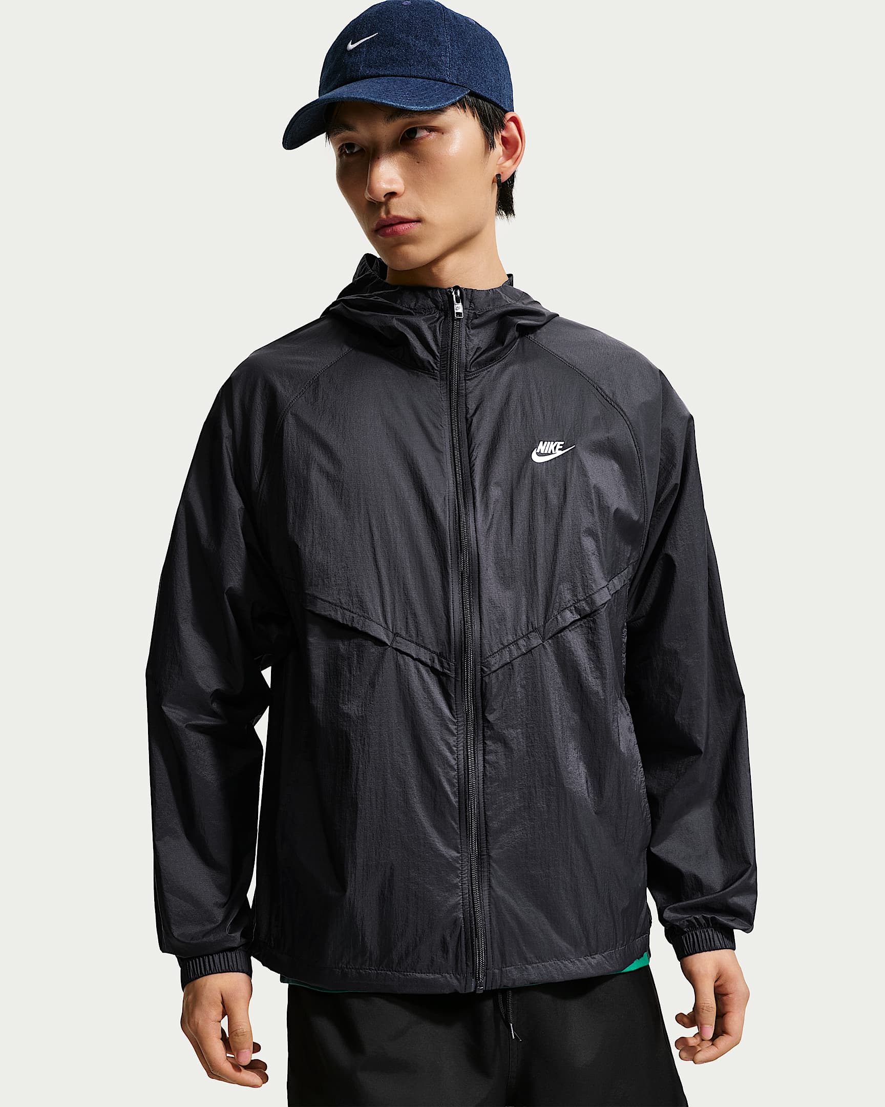 Nike Windrunner 男子无衬里全长拉链开襟夹克防晒衣皮肤衣 - 黑/白色