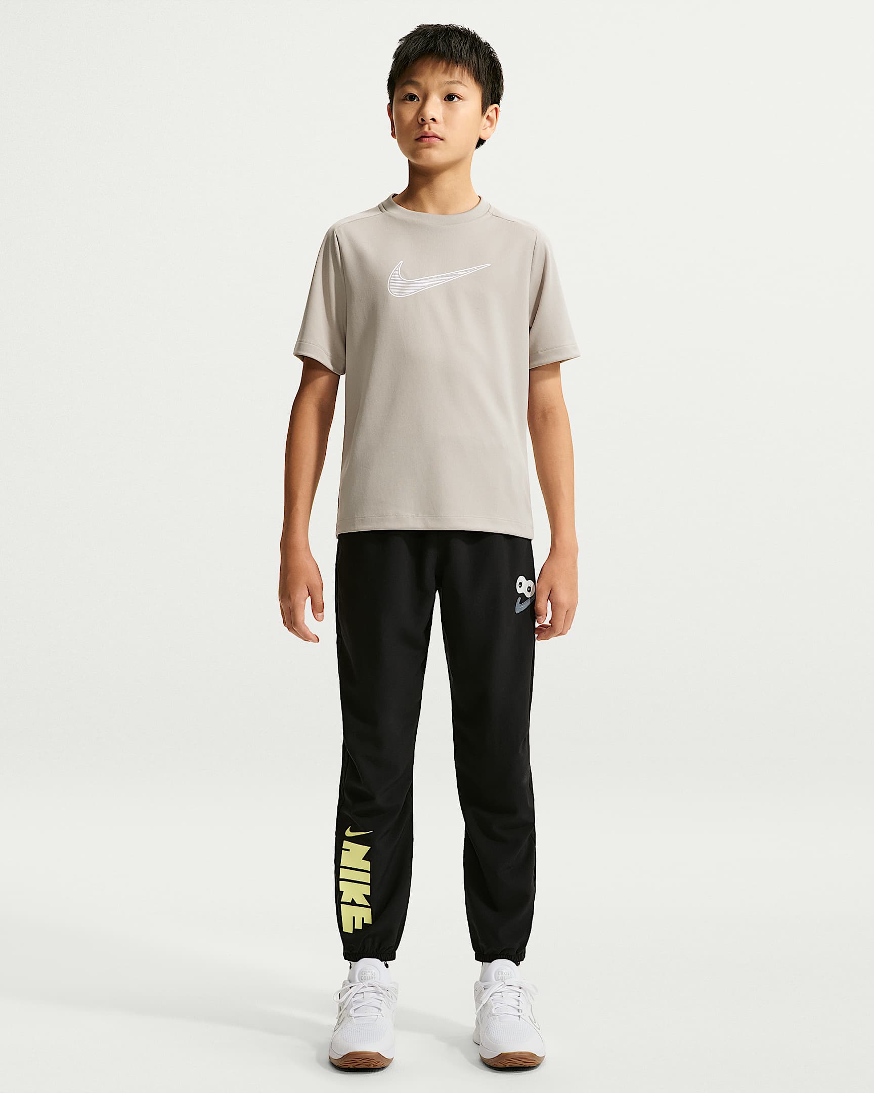 Nike Multi Dri-FIT 大童(男孩)速干长裤 - 黑