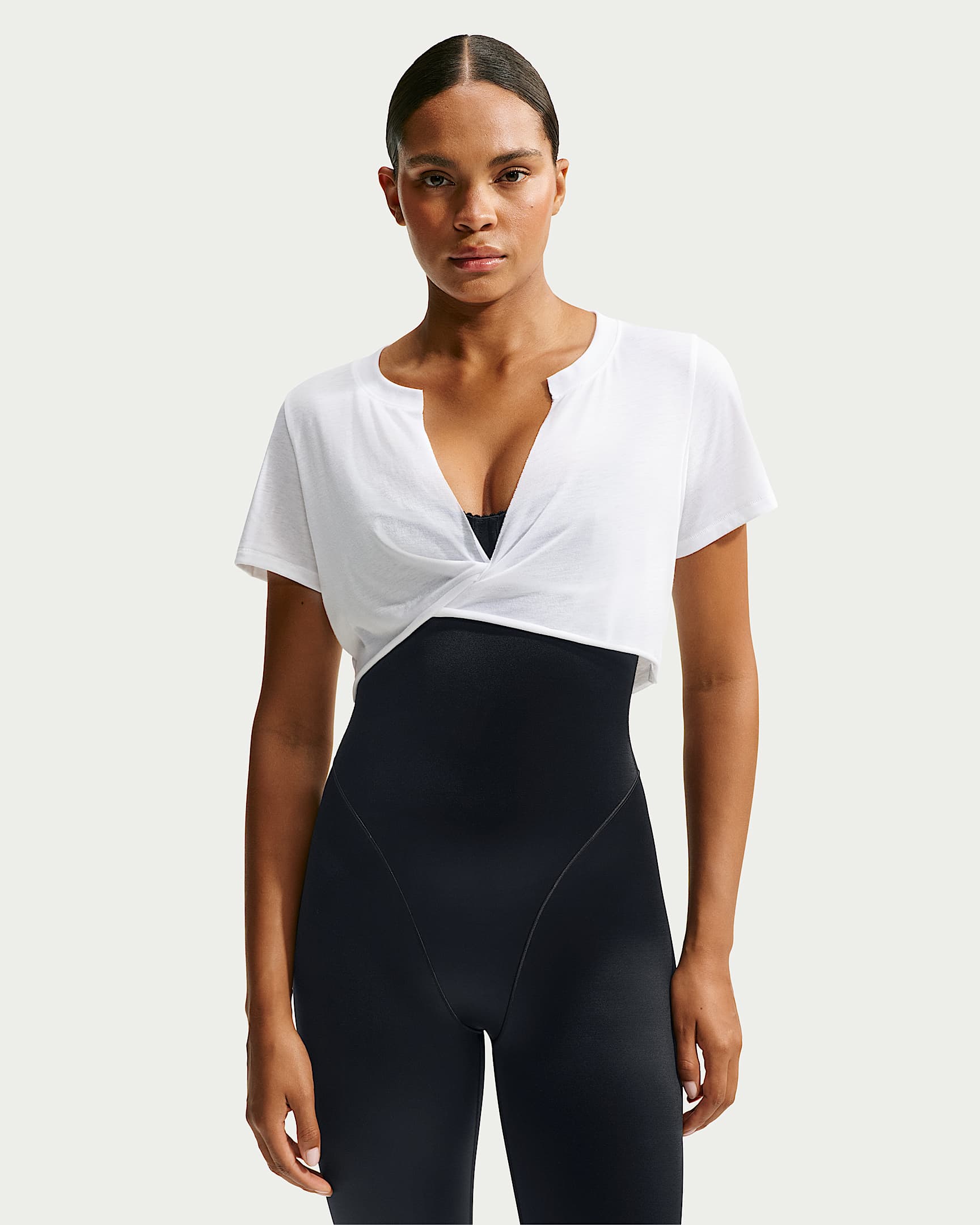 NikeSKIMS Performance Cotton Blend 女子速干 V 领短款扭结式短袖上衣 - NSKM Snow