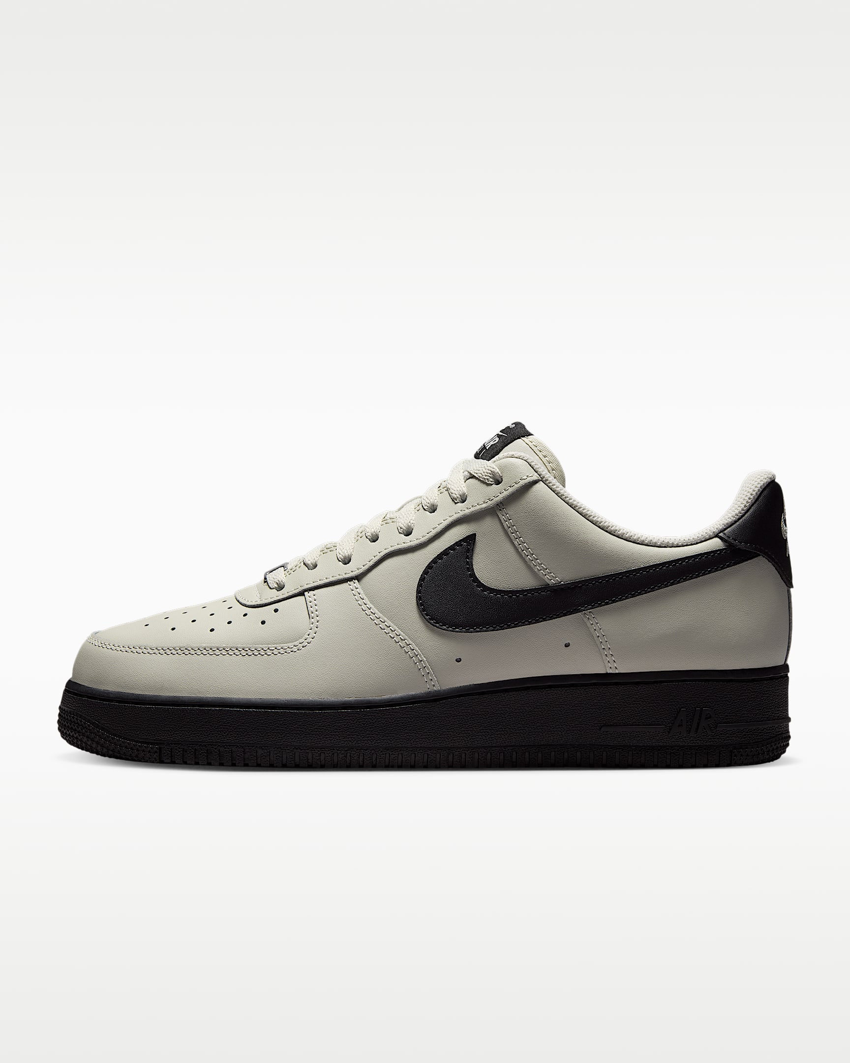 Nike Air Force 1 '07 男子空军一号运动鞋 - 浅骨色/黑