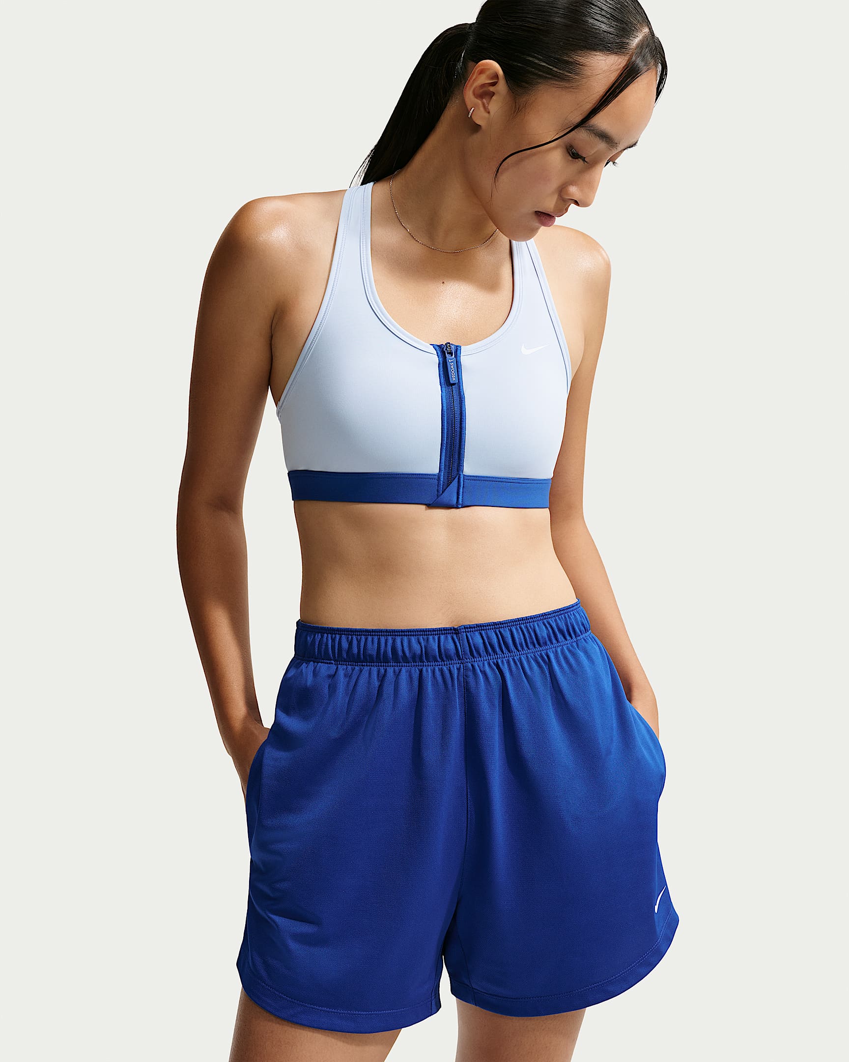 Nike Swoosh 女子中强度支撑速干衬垫前拉链运动内衣 - 氢蓝/旧宝蓝/白色