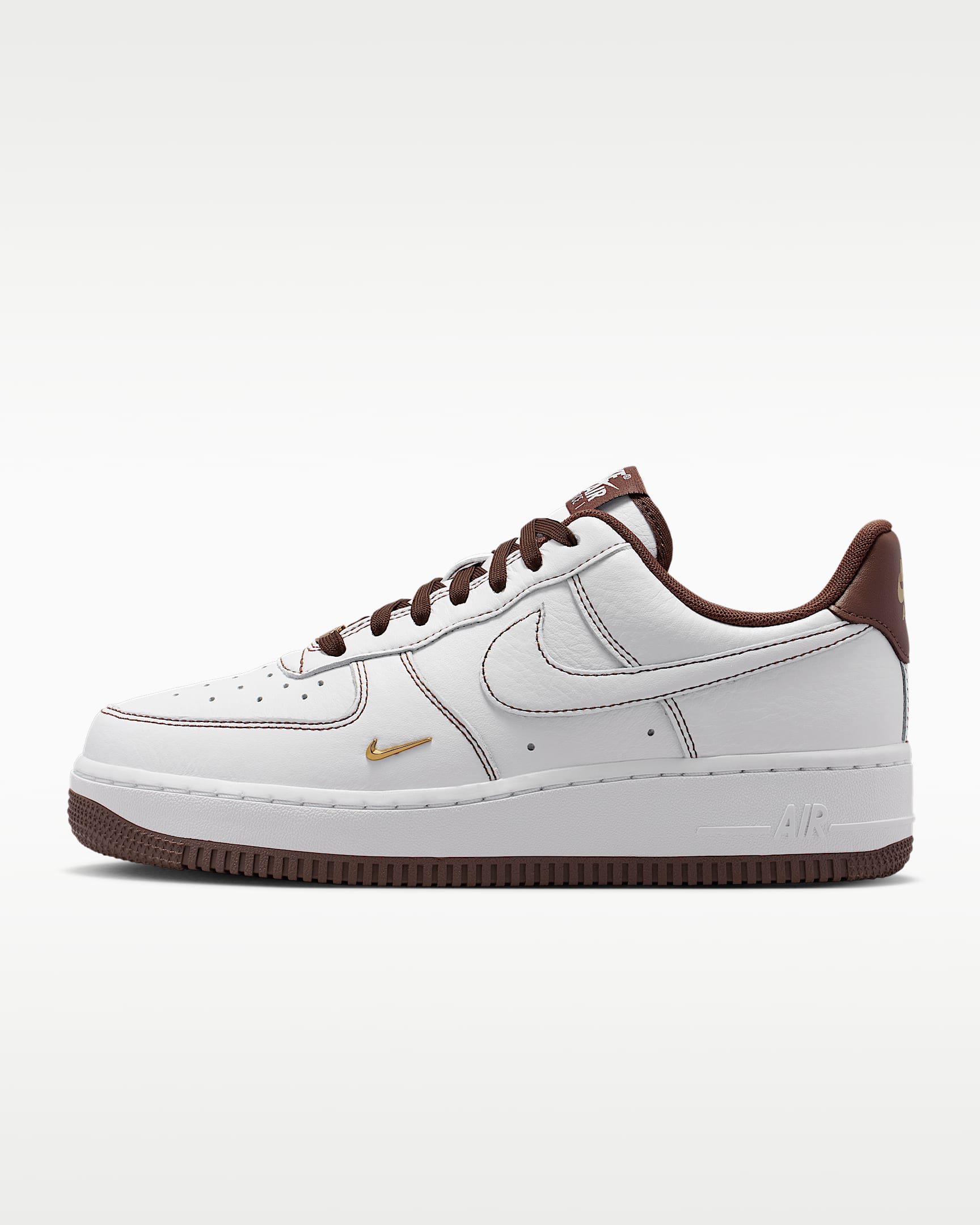 Nike Air Force 1 '07 女子空军一号运动鞋 - 白色/白色/金属色/浅巧克力色